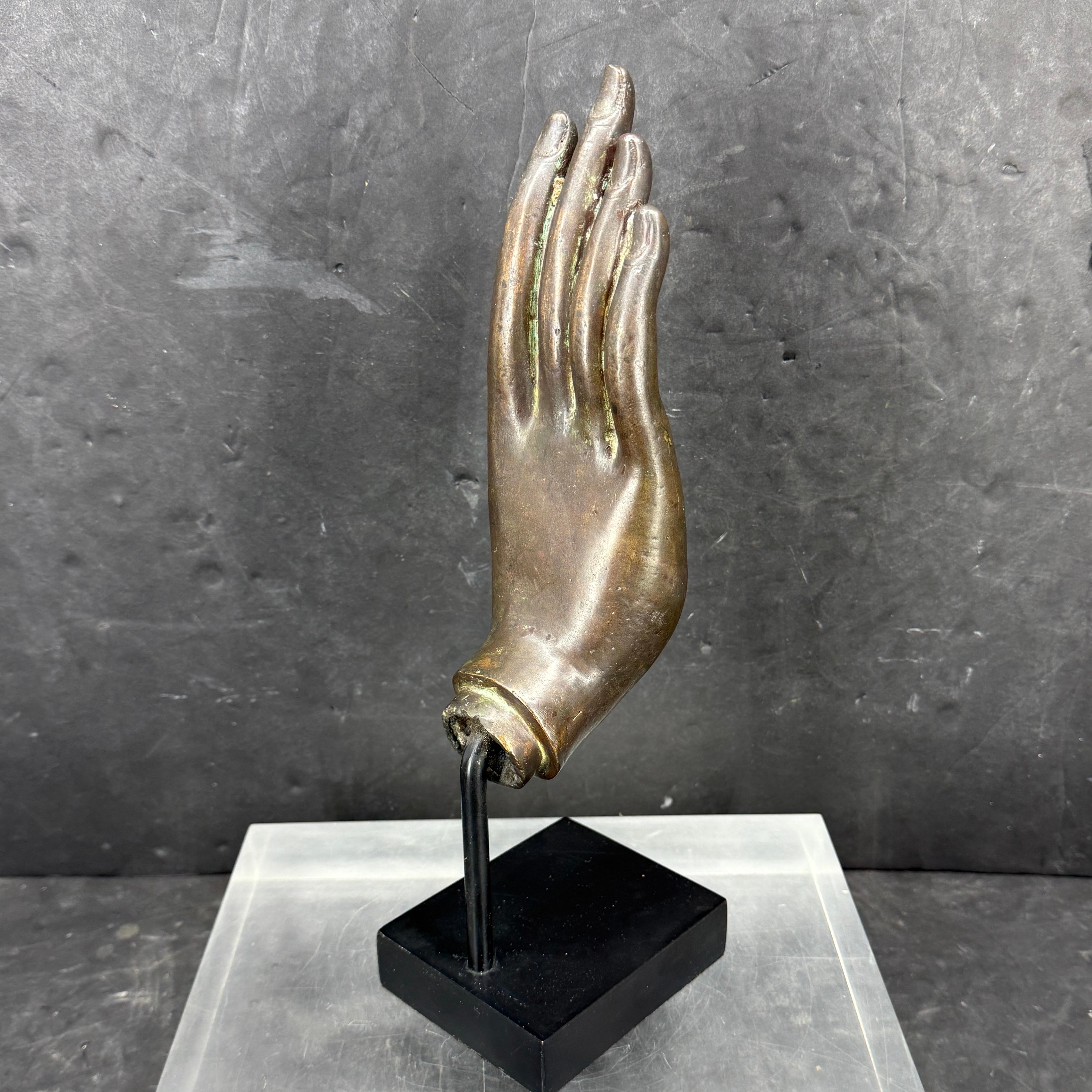 Bronze Grande main de bouddha en bronze coulé du 19e siècle sur socle noir en vente