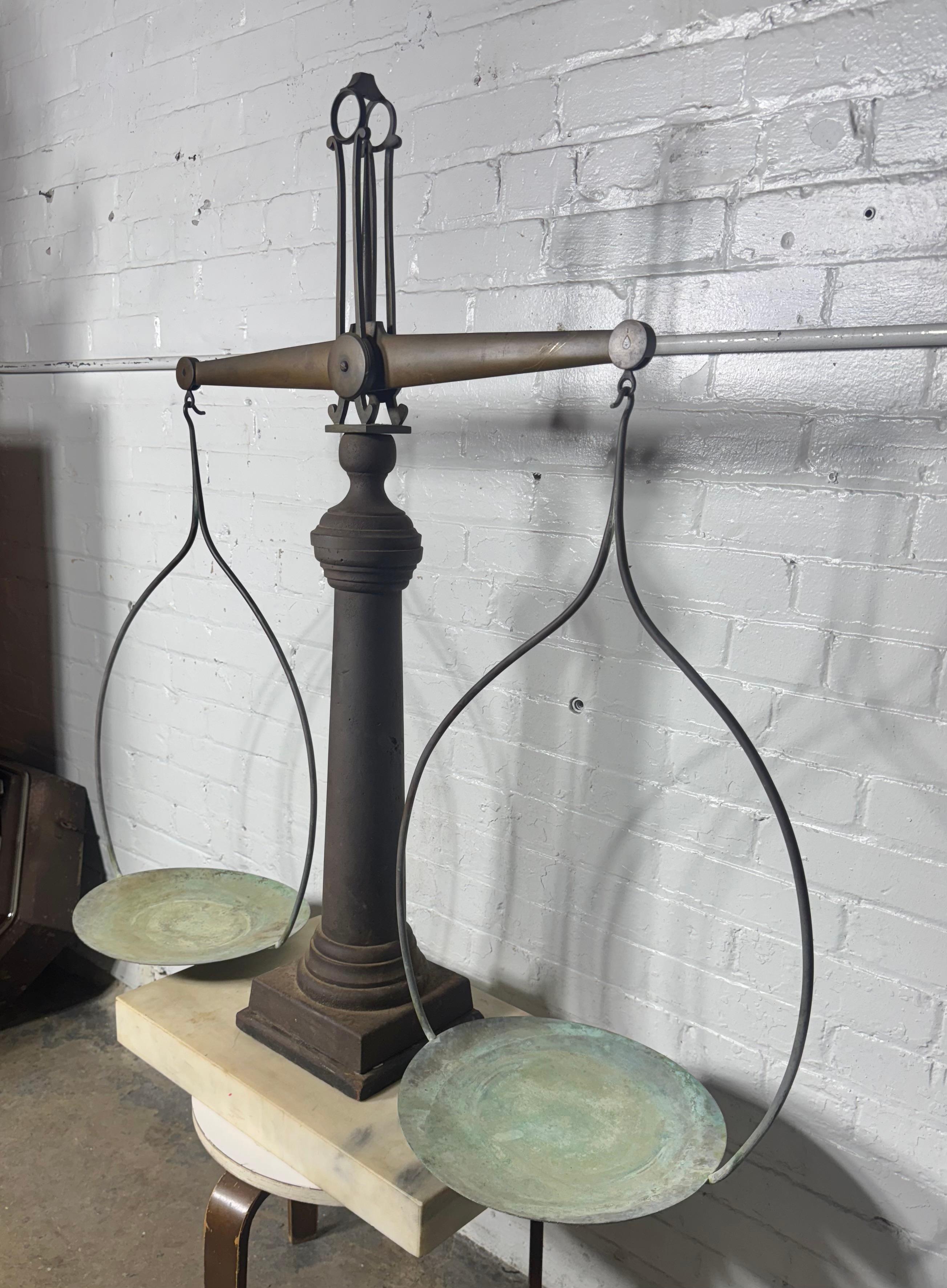 Grande balance de boucher en fonte, bronze, cuivre et marbre du 19e siècle Bon état - En vente à Buffalo, NY