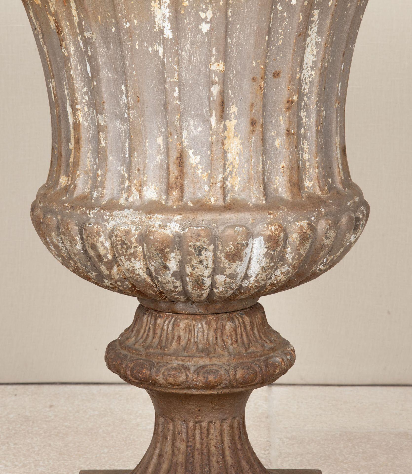 English Large 19th Century Cast Iron Garden Urn For Sale