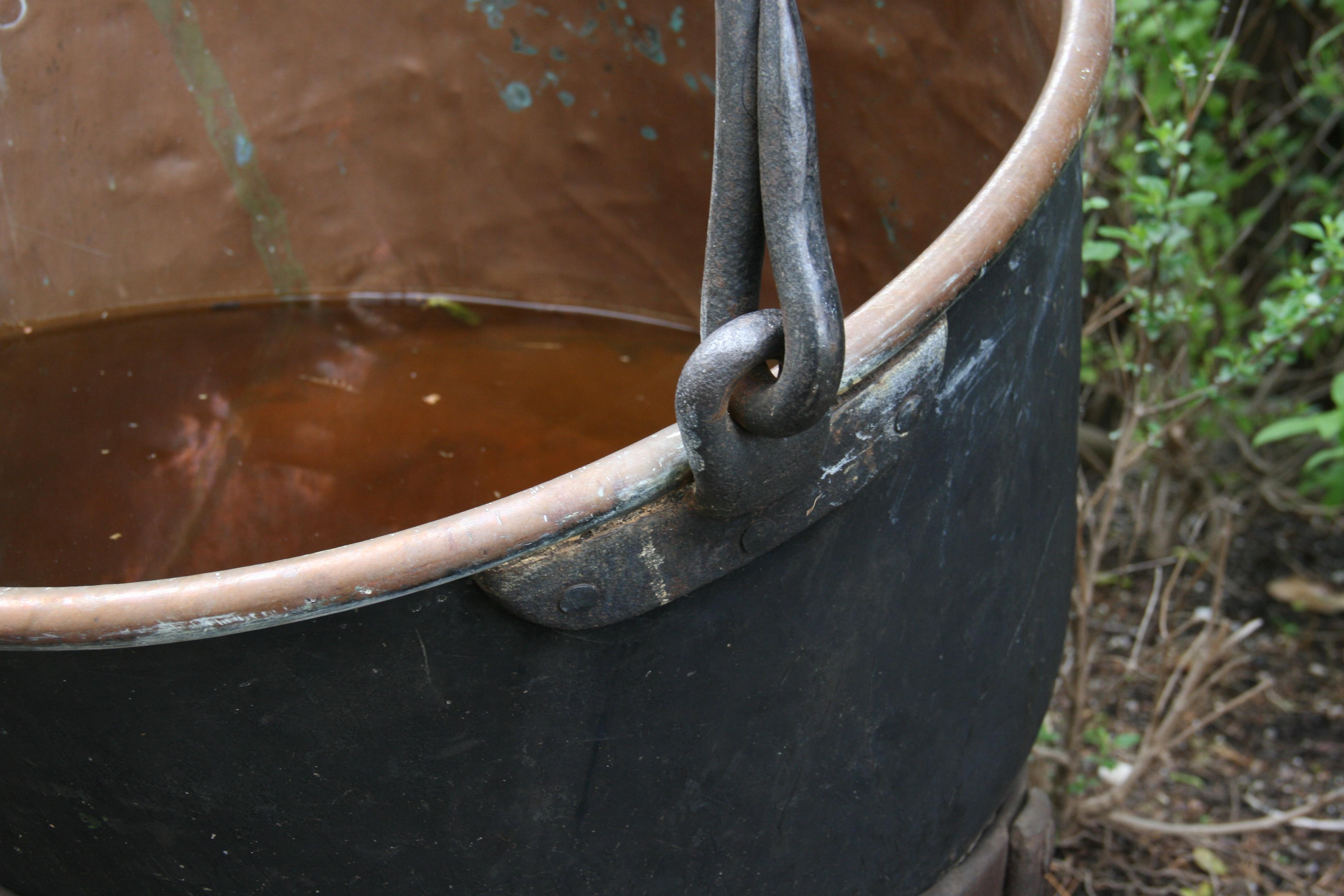 Großes Kupfer  Cauldron-Topf auf Eisensockel/Pflanzgefäß/Log Bin aus dem 19. Jahrhundert im Angebot 3