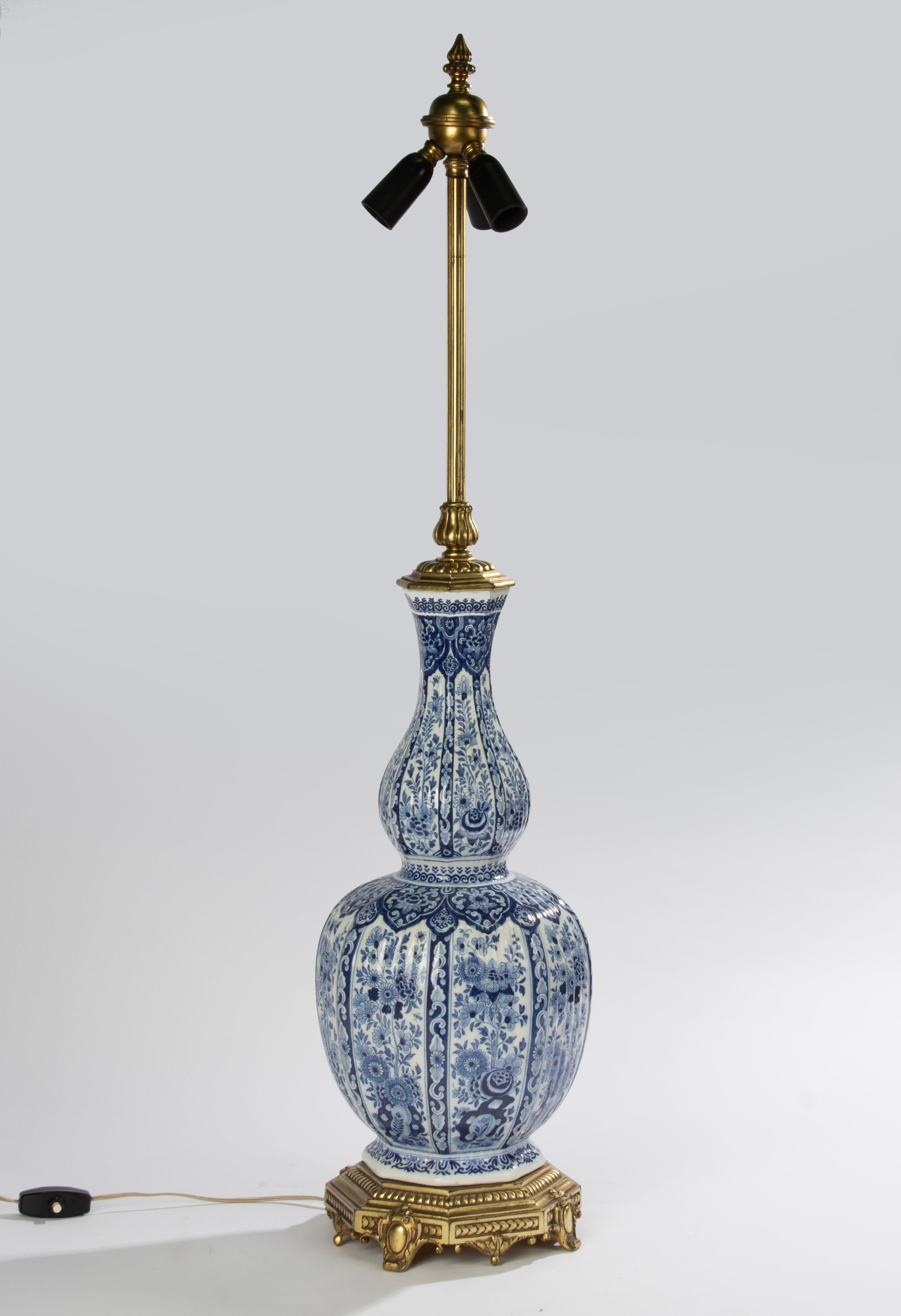 Grand vase en céramique de Delft du 19ème siècle - Lampe de table  en vente 9