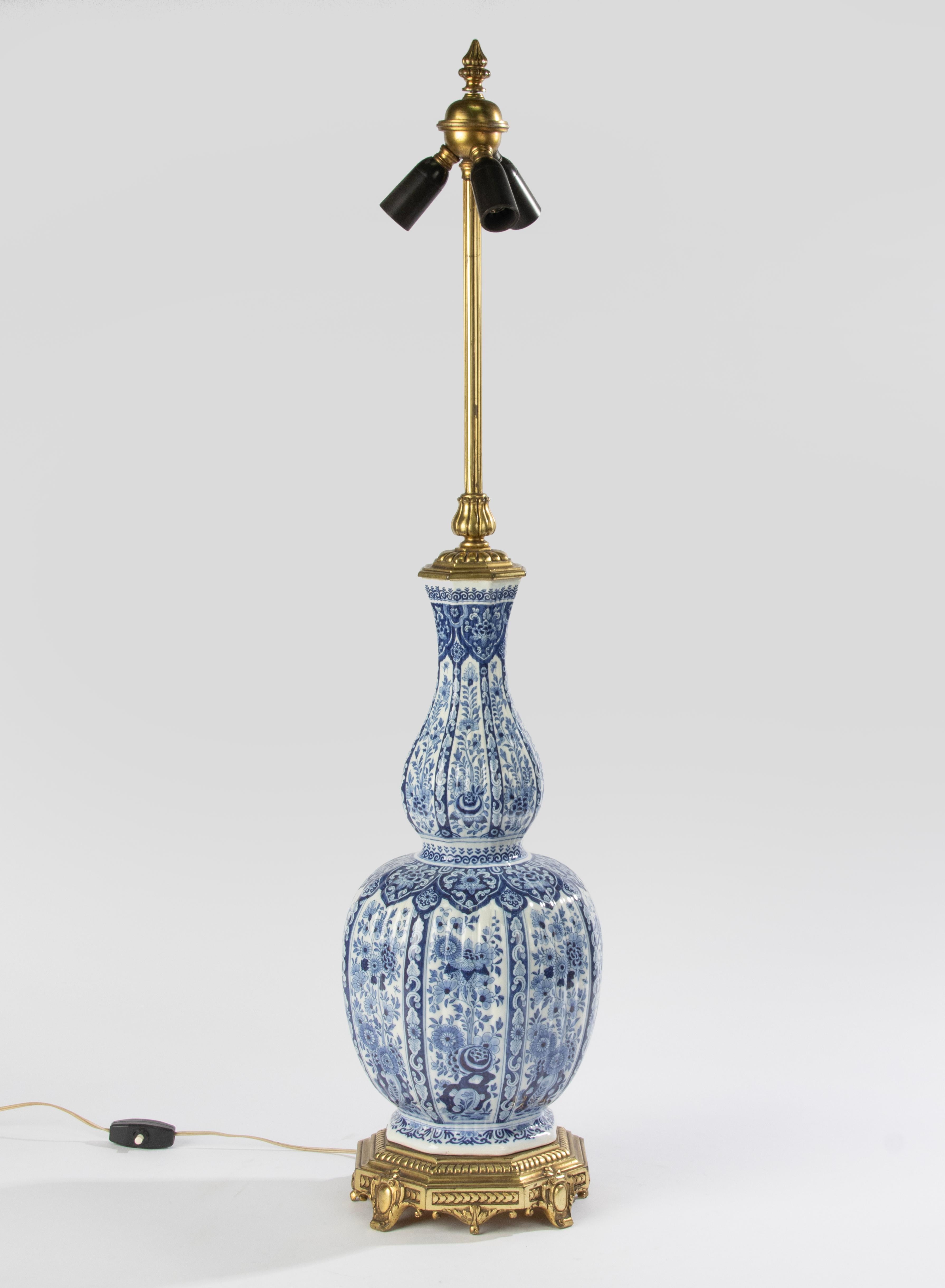 Néerlandais Grand vase en céramique de Delft du 19ème siècle - Lampe de table  en vente