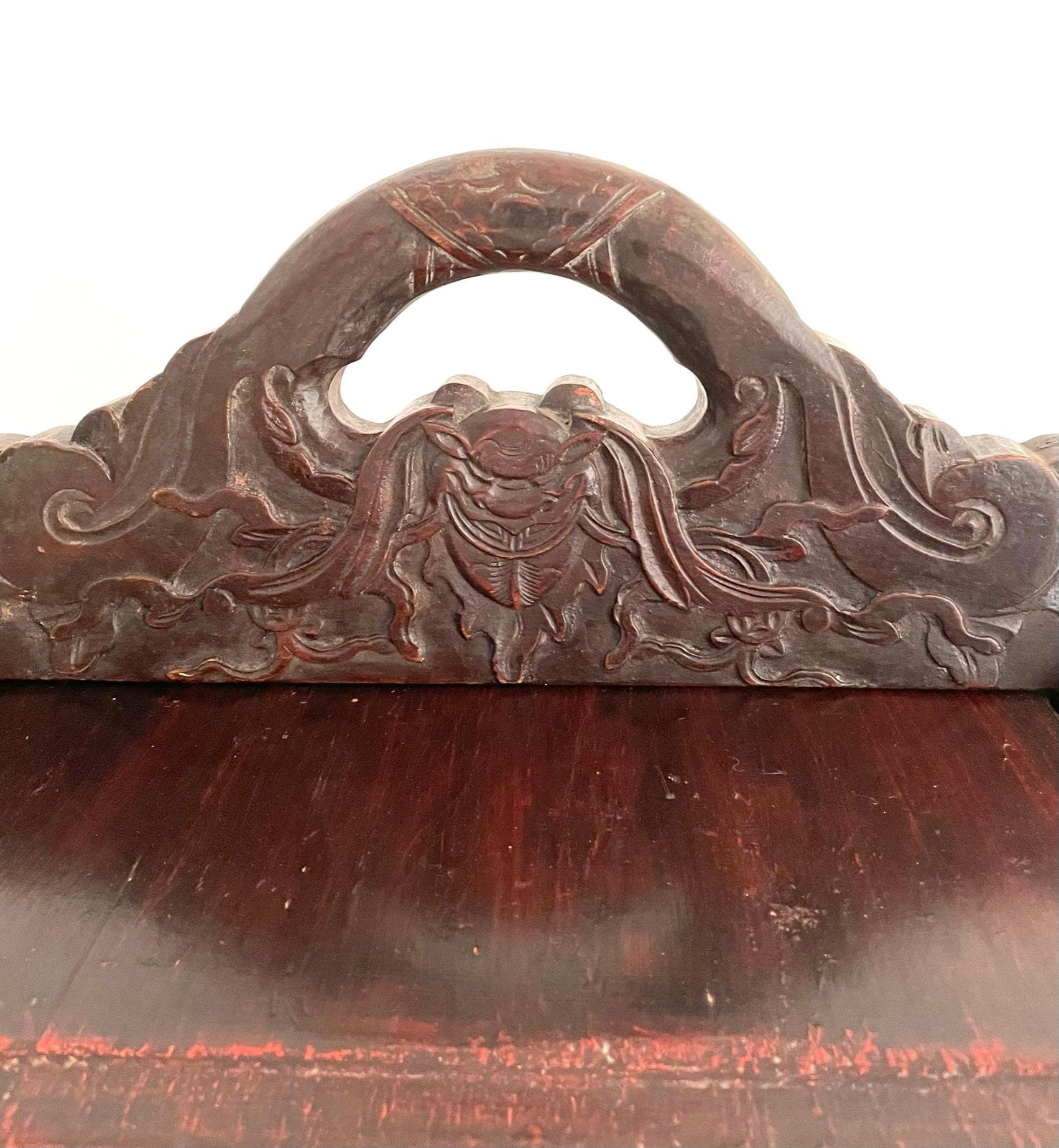 Hand-Carved Large 19th Century Chinese Carved Tea Caddy For Sale