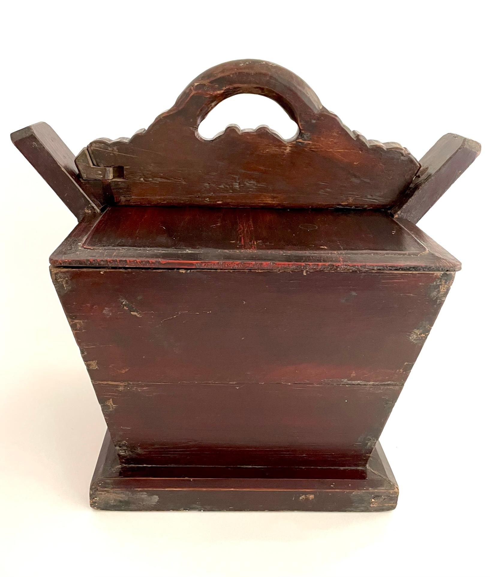 Large 19th Century Chinese Carved Tea Caddy For Sale 2