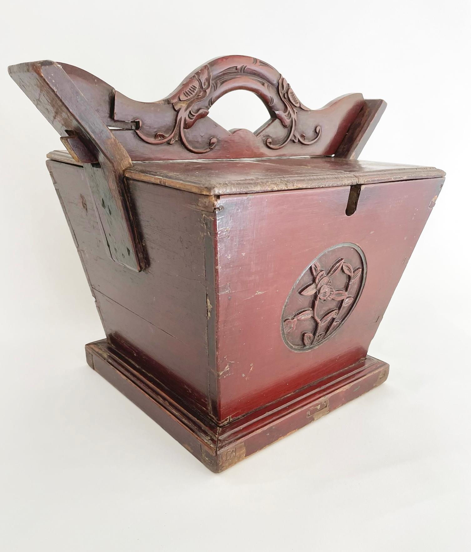 Hand-Carved Large 19th century Chinese Carved Wooden Tea Caddy For Sale