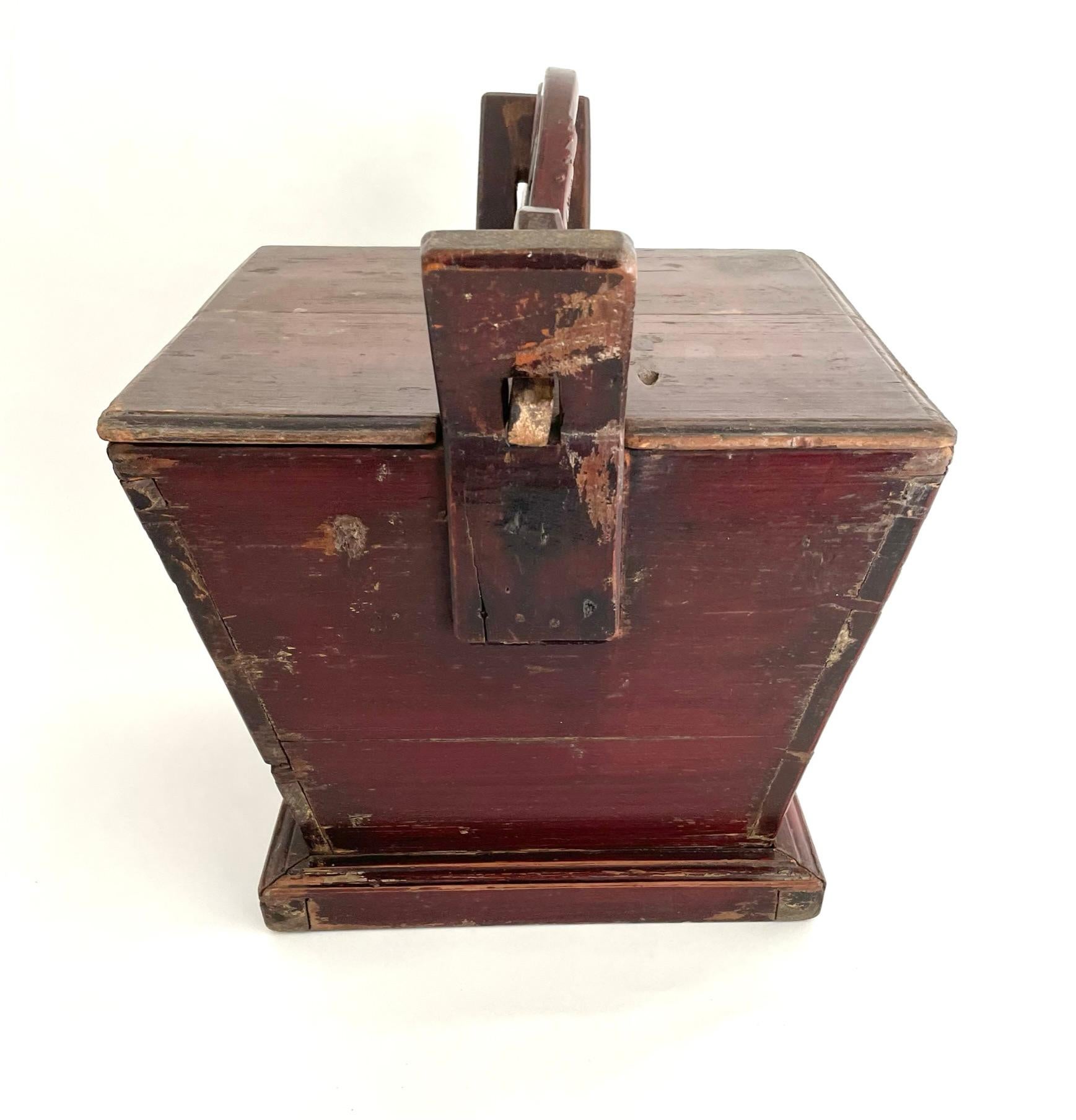 Large 19th century Chinese Carved Wooden Tea Caddy In Good Condition For Sale In Atlanta, GA