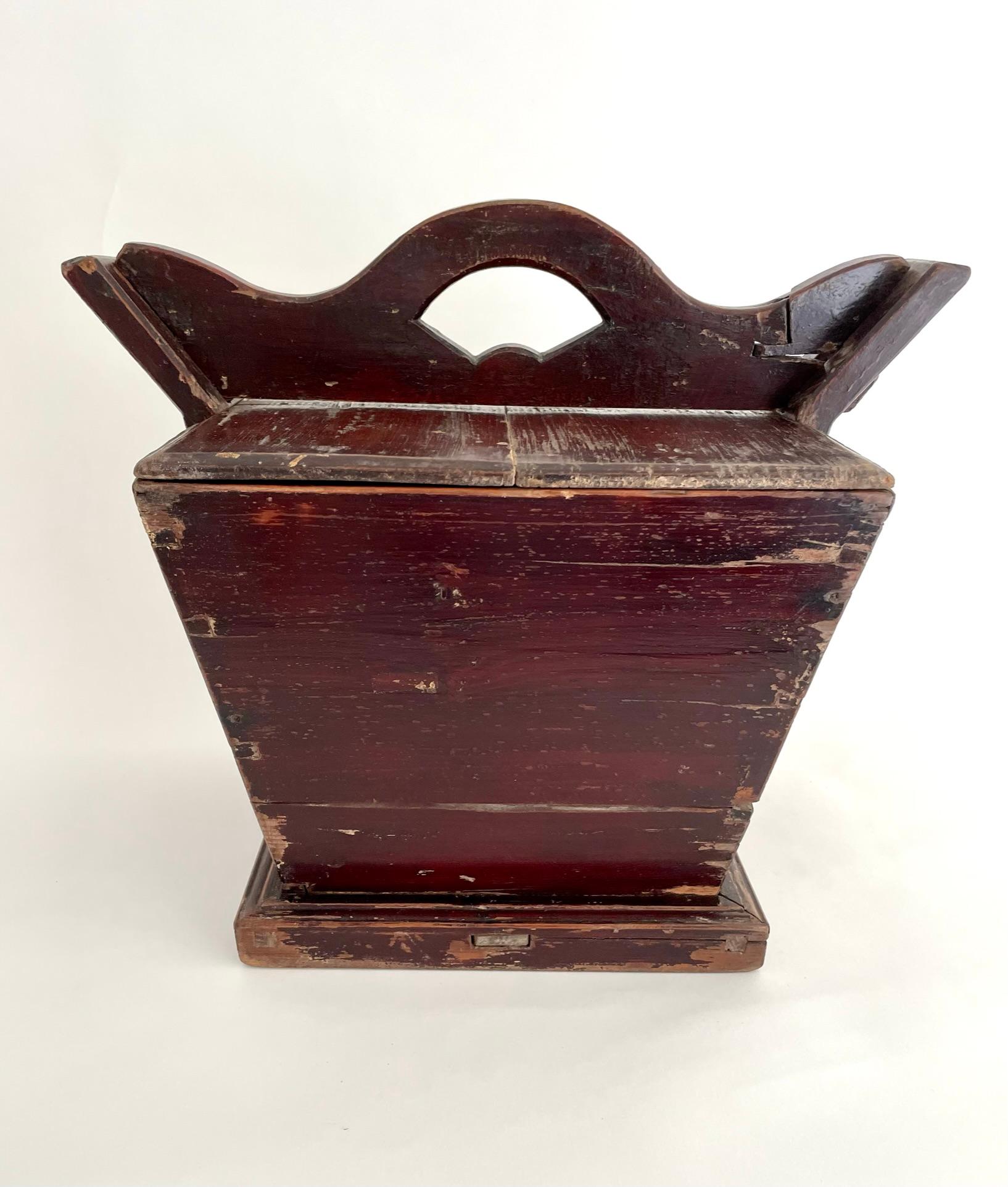 19th Century Large 19th century Chinese Carved Wooden Tea Caddy For Sale