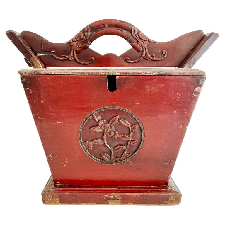 Large 19th century Chinese Carved Wooden Tea Caddy For Sale at 1stDibs