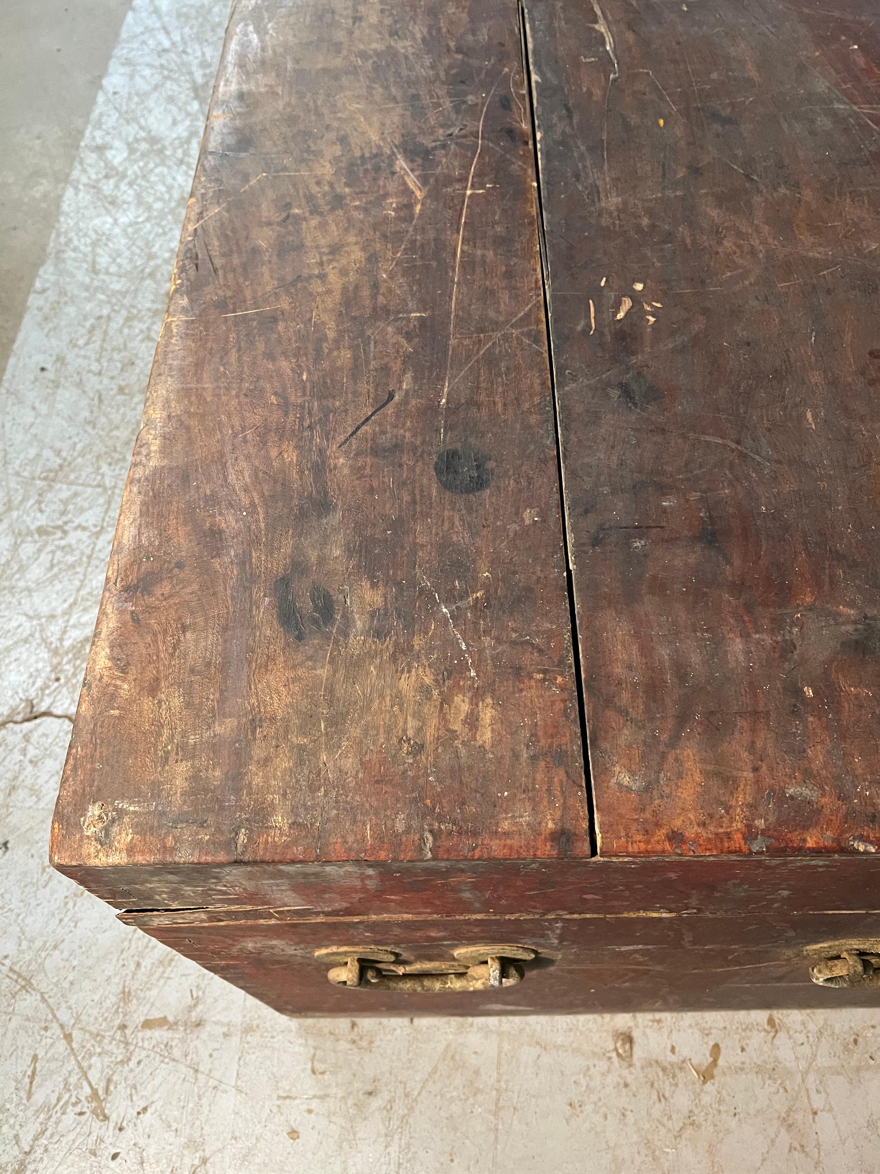 Large 19th Century Chinese Lacquered Camphor Wood Trunk For Sale 1
