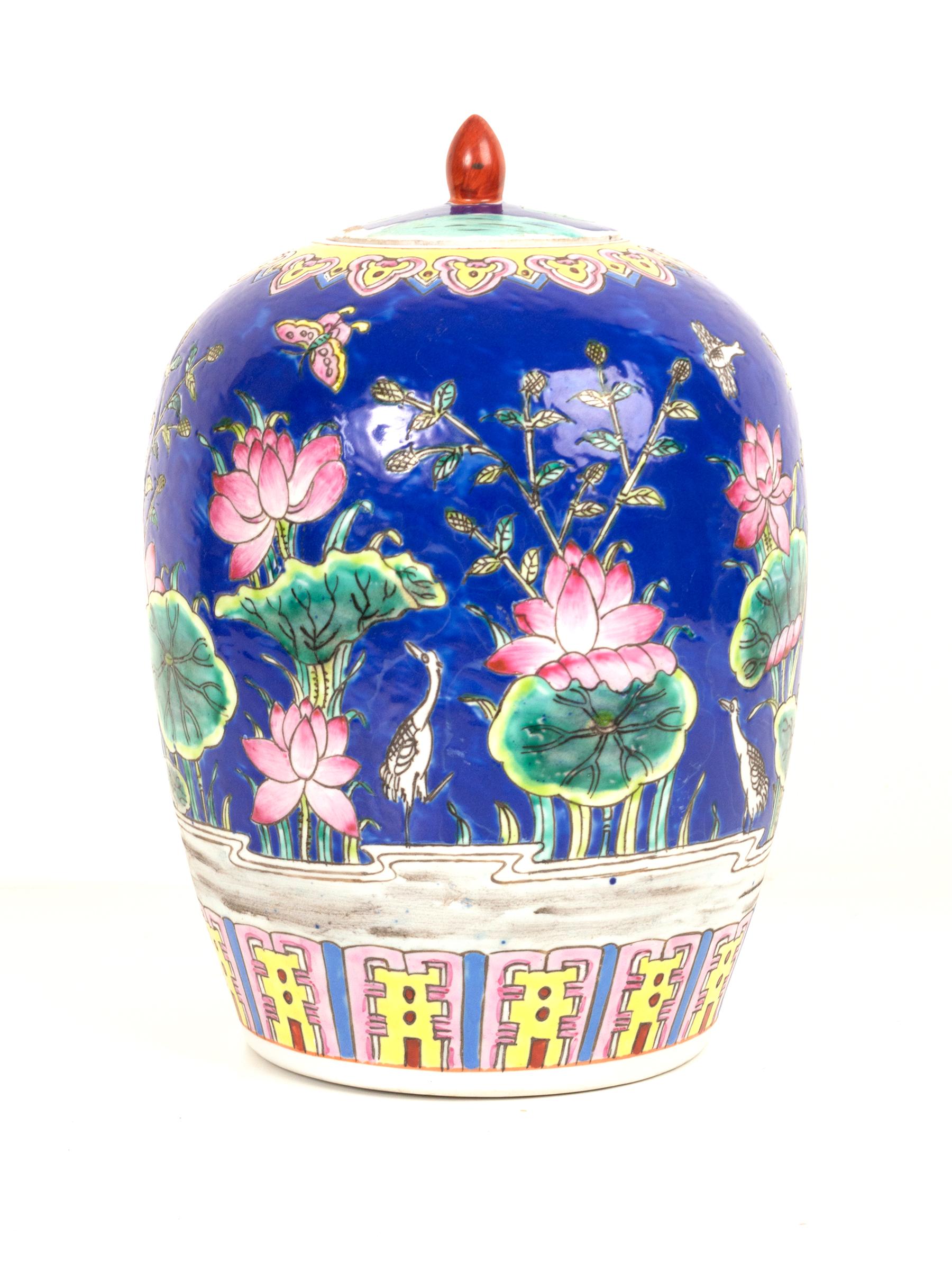 Large Chinese Polychrome Enameled Ginger Jar Vase, China In Good Condition For Sale In London, GB