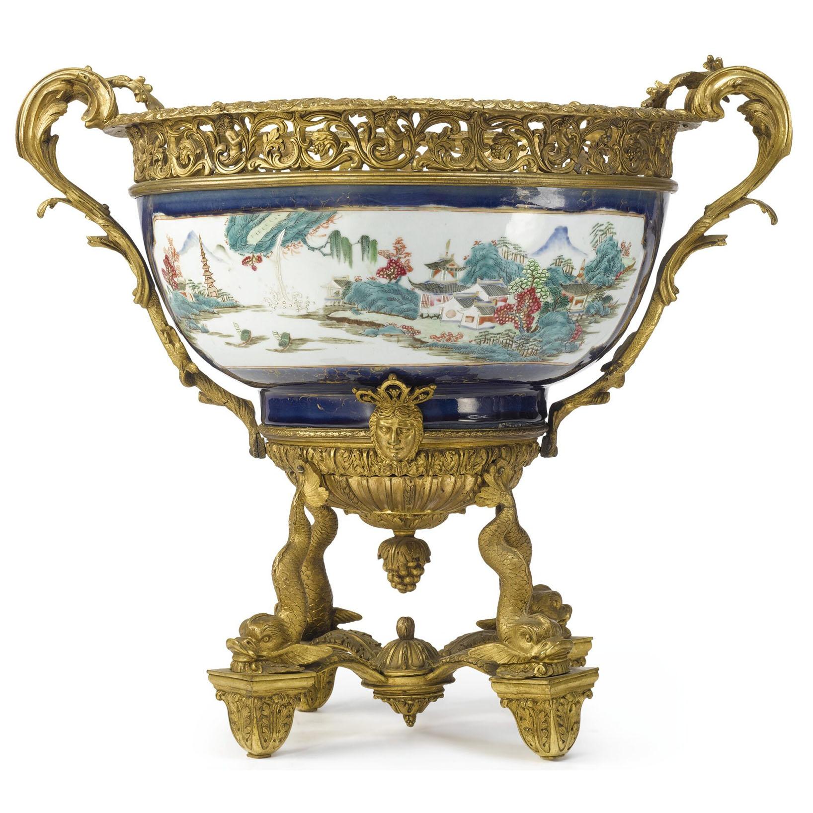 Grand centre de table en porcelaine de Chine et bronze doré figuratif français du 19ème siècle en vente 1