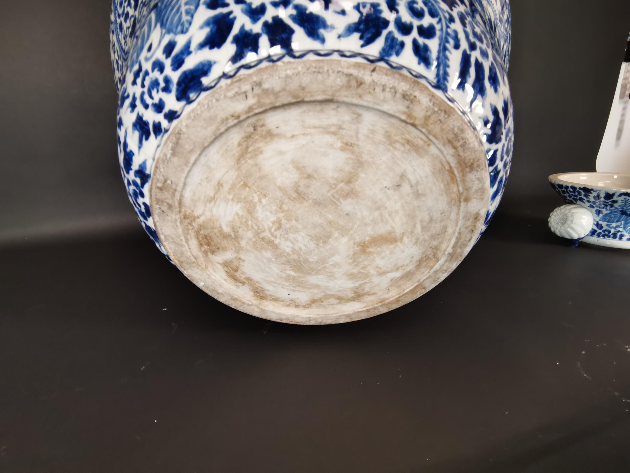 Fatto a mano Grande vaso di porcellana cinese del XIX secolo in vendita