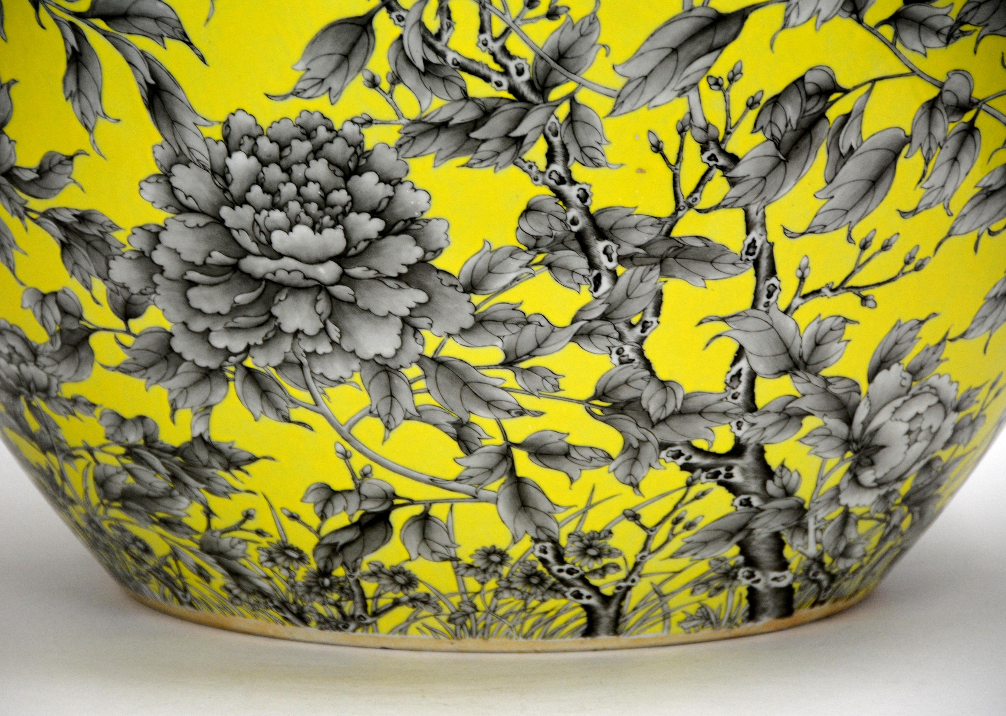Large Chinese Qing Yellow Glazed Black Floral Porcelain Jardiniere For Sale 7