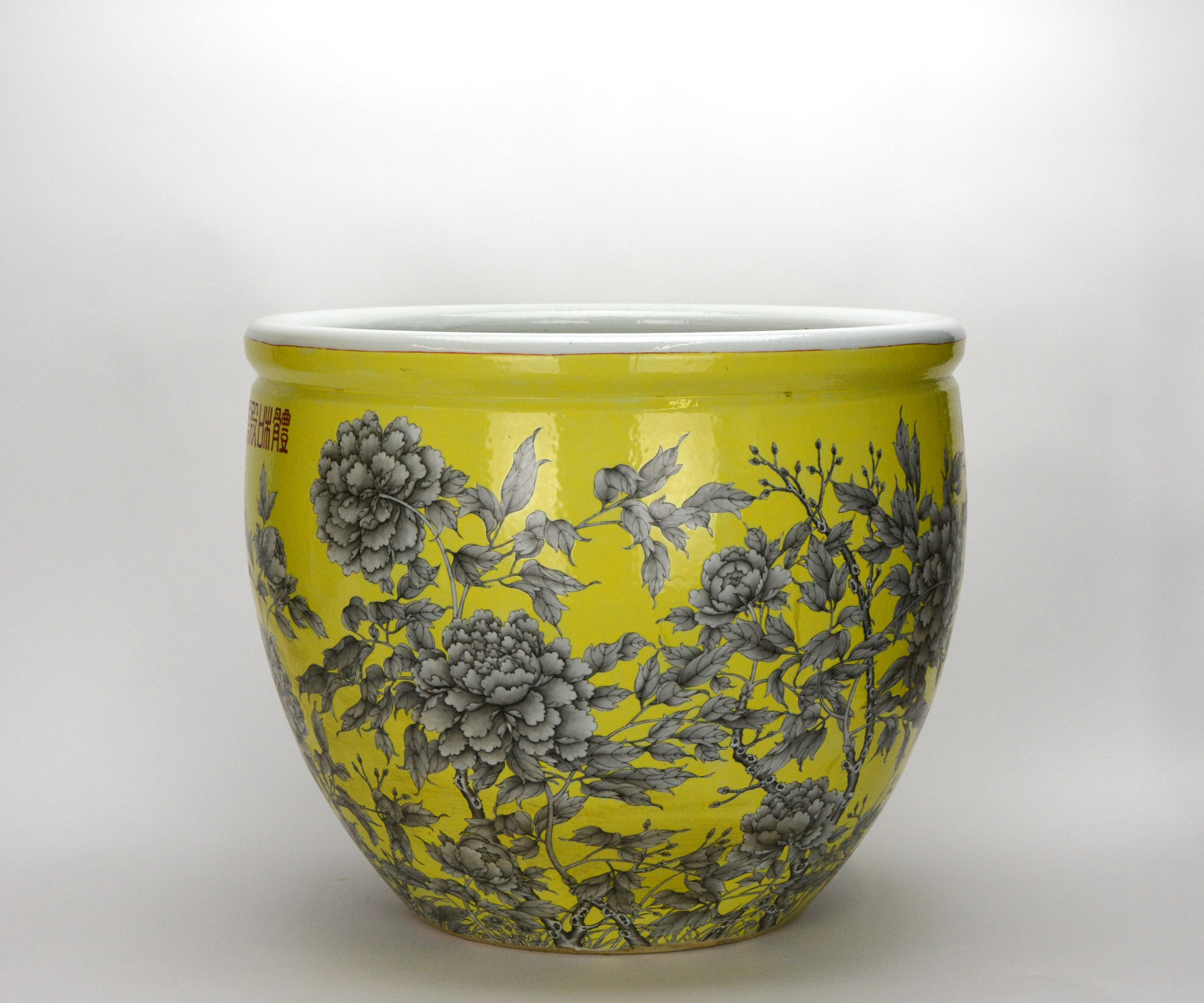 Here is a rare yellow ground black floral porcelain jardiniere from late Qing period. This entire jardiniere has yellow ground with black ink like floral paintings. A very large globular body with white enamel glazed interior. It has some normal