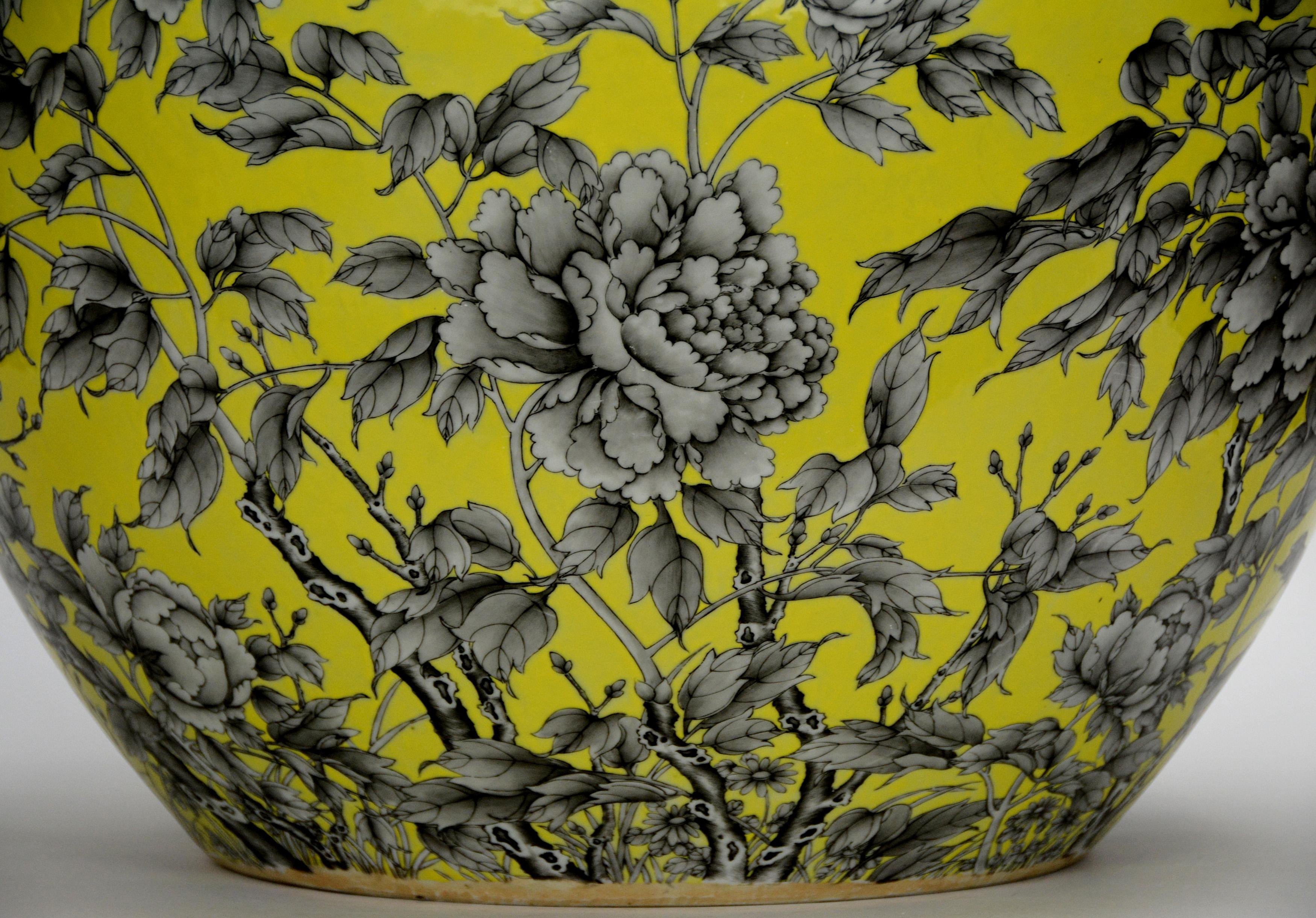 Large Chinese Qing Yellow Glazed Black Floral Porcelain Jardiniere For Sale 3