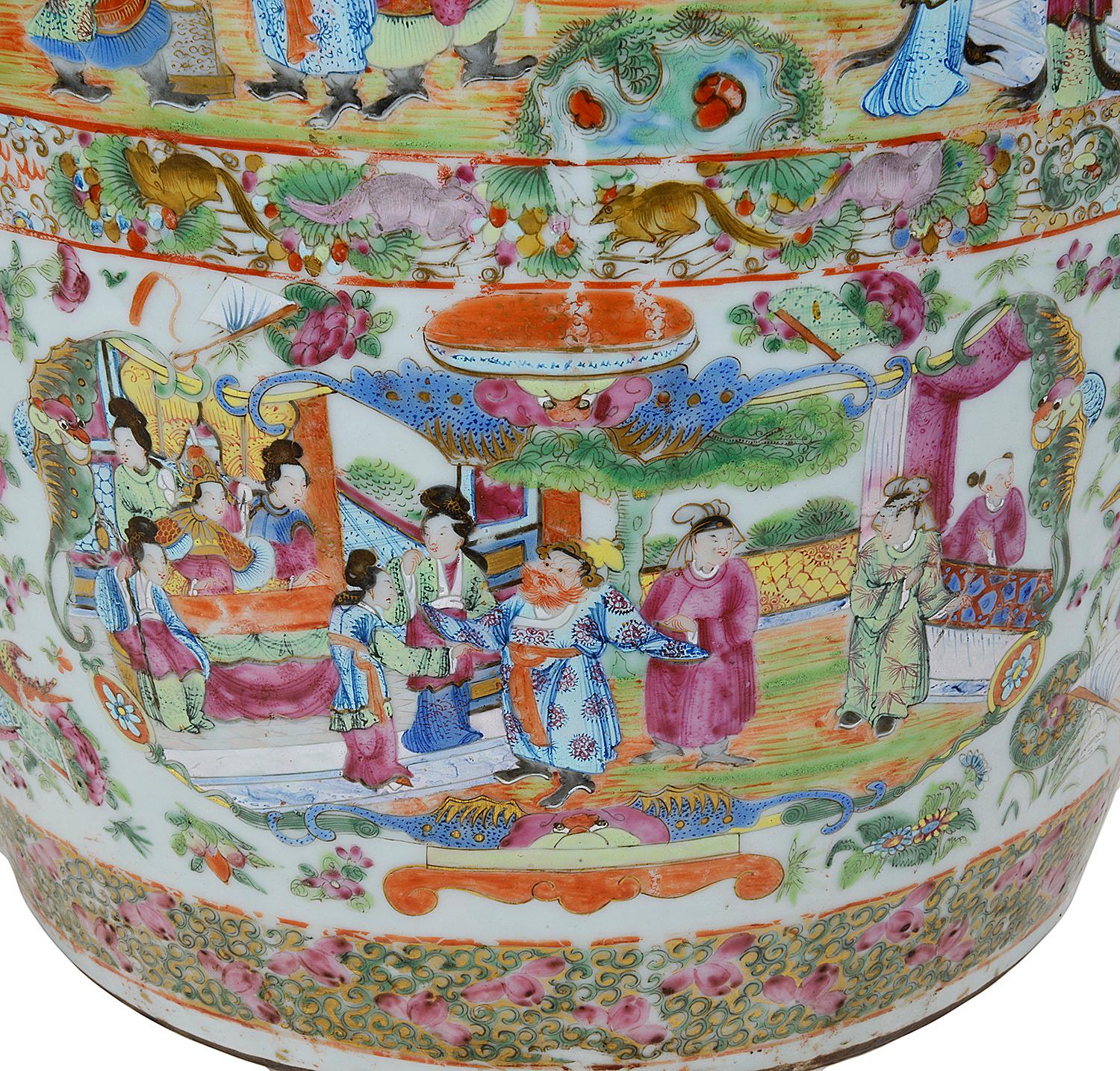 Large 19th Century Chinese Rose Medallion Vase For Sale 1