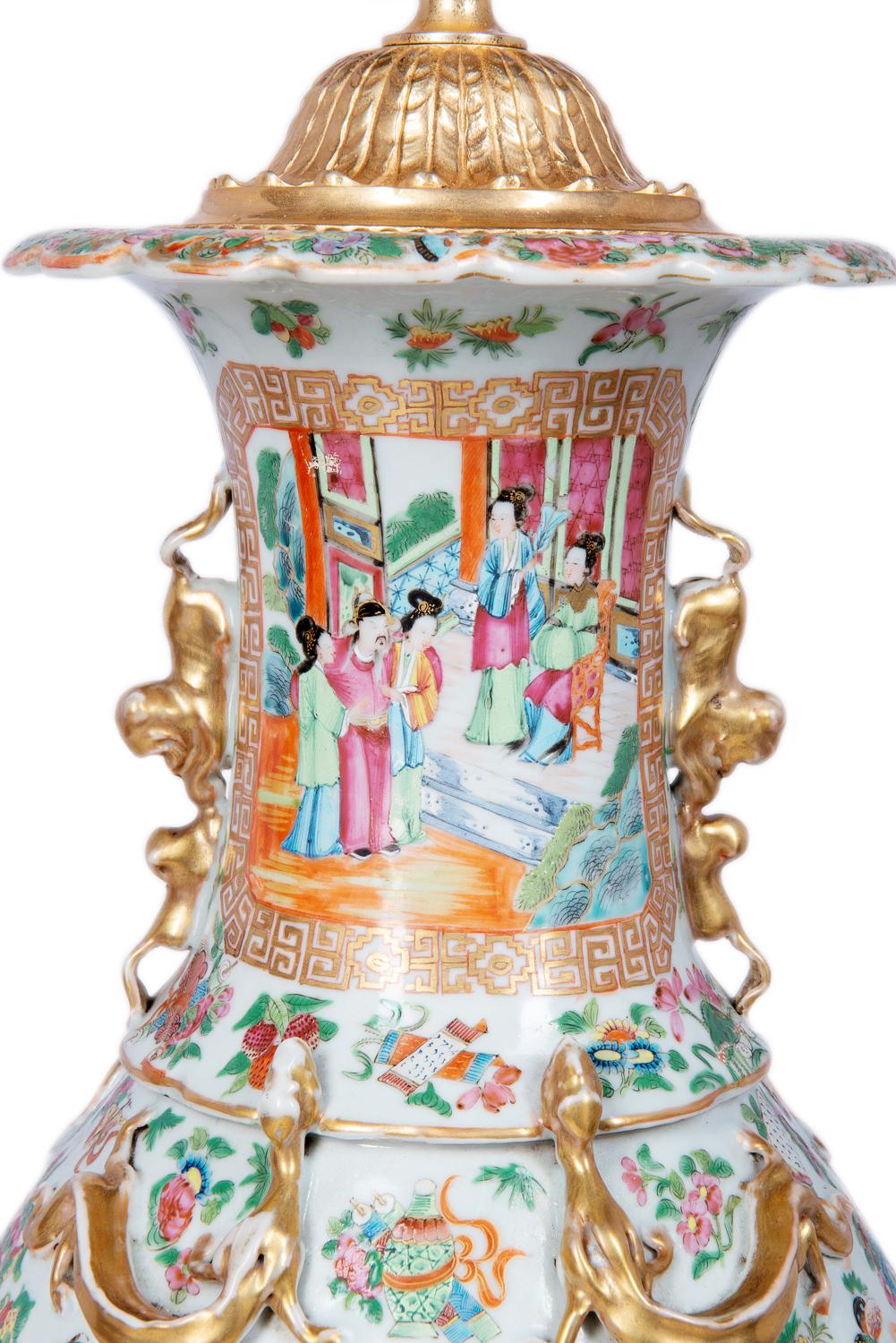 Große chinesische Rosenmedaillon / Kanton Vase / Lampe des 19 (Französisch) im Angebot