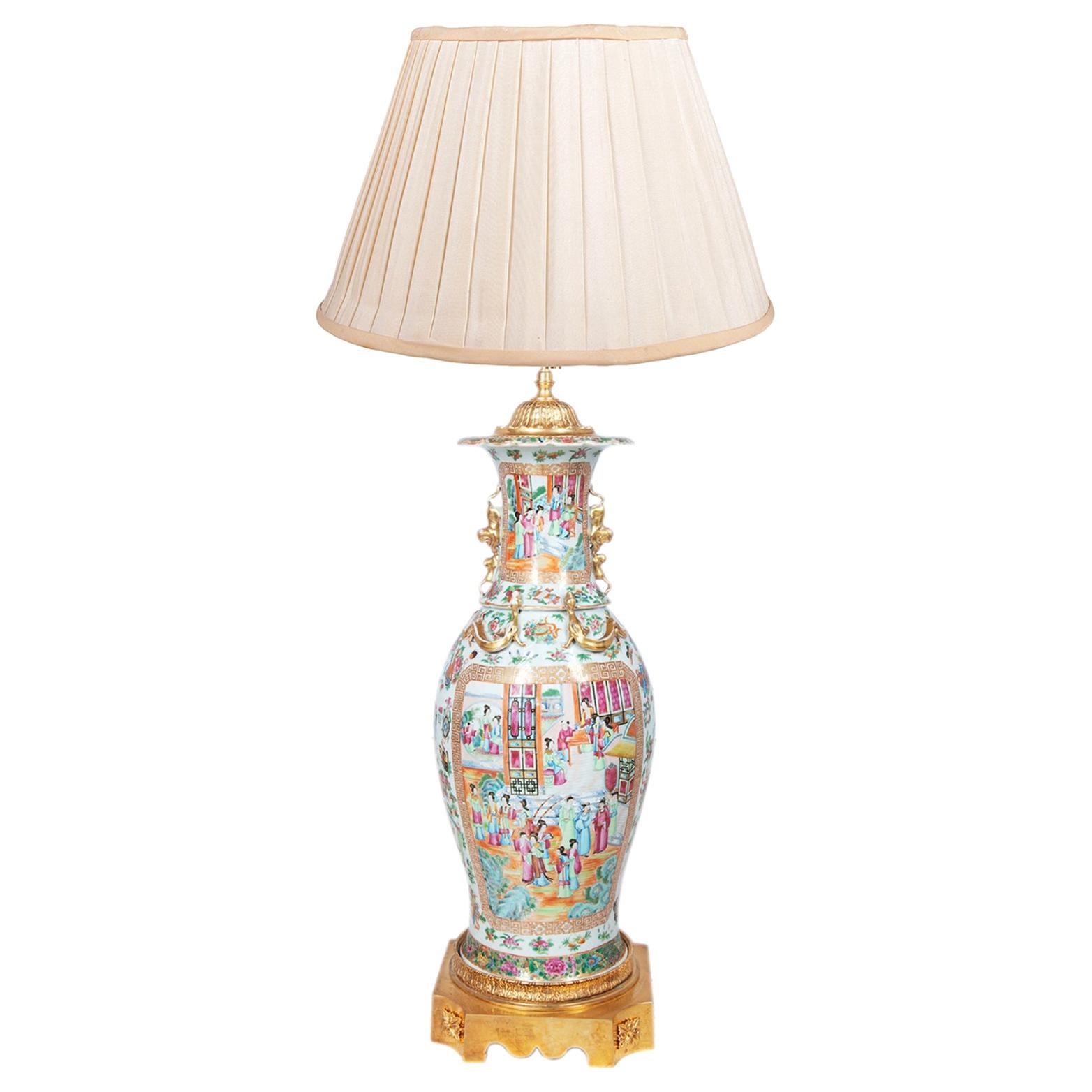 Große chinesische Rosenmedaillon / Kanton Vase / Lampe des 19 im Angebot