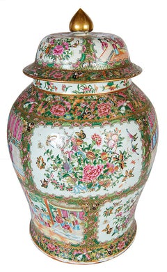 Large 19th Century Chinese Rose Medallion Lidded Vase