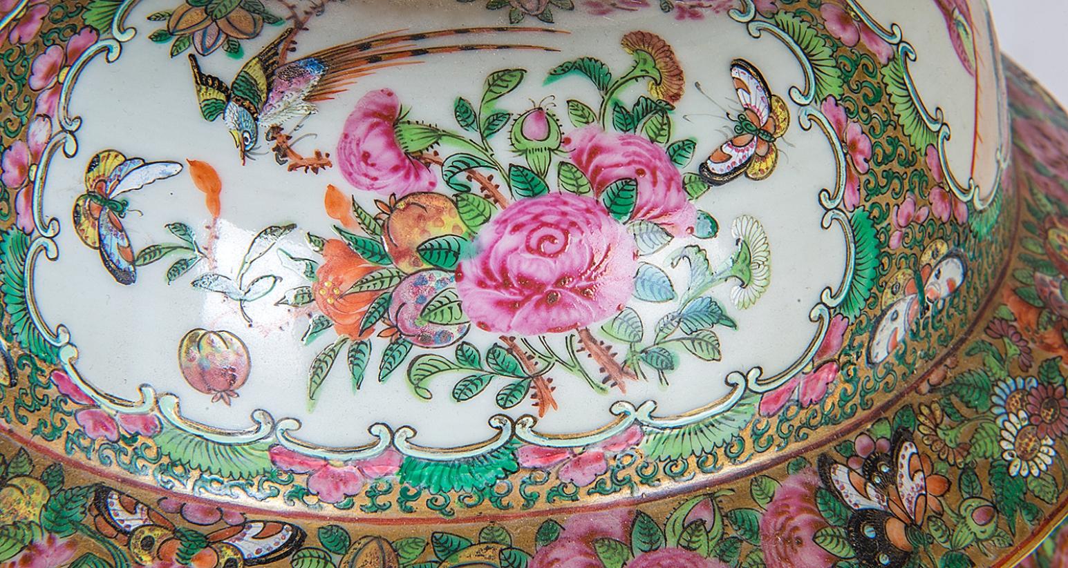 Porcelain Large 19th Century Chinese Rose Medallion Lidded Vase