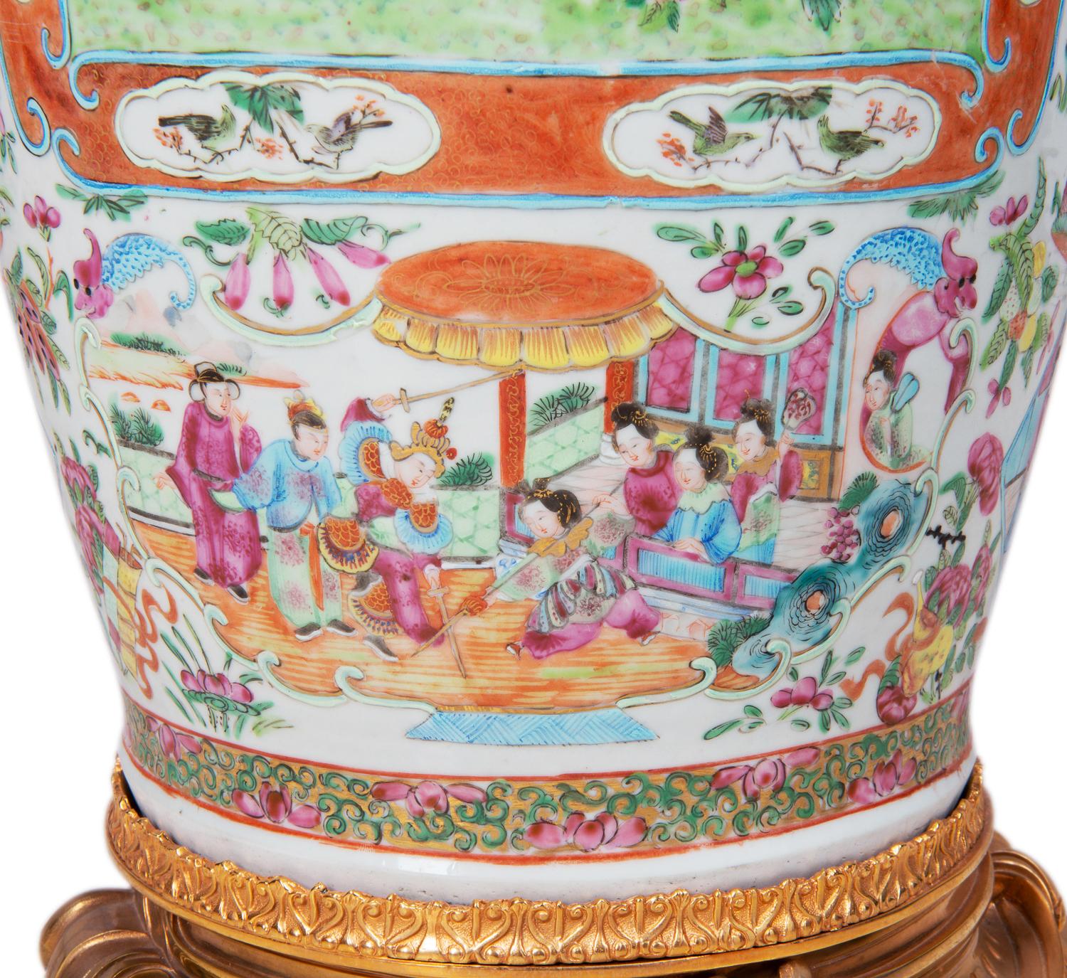 Grand vase / lampe chinoise du 19ème siècle à médaillon en forme de rose 4