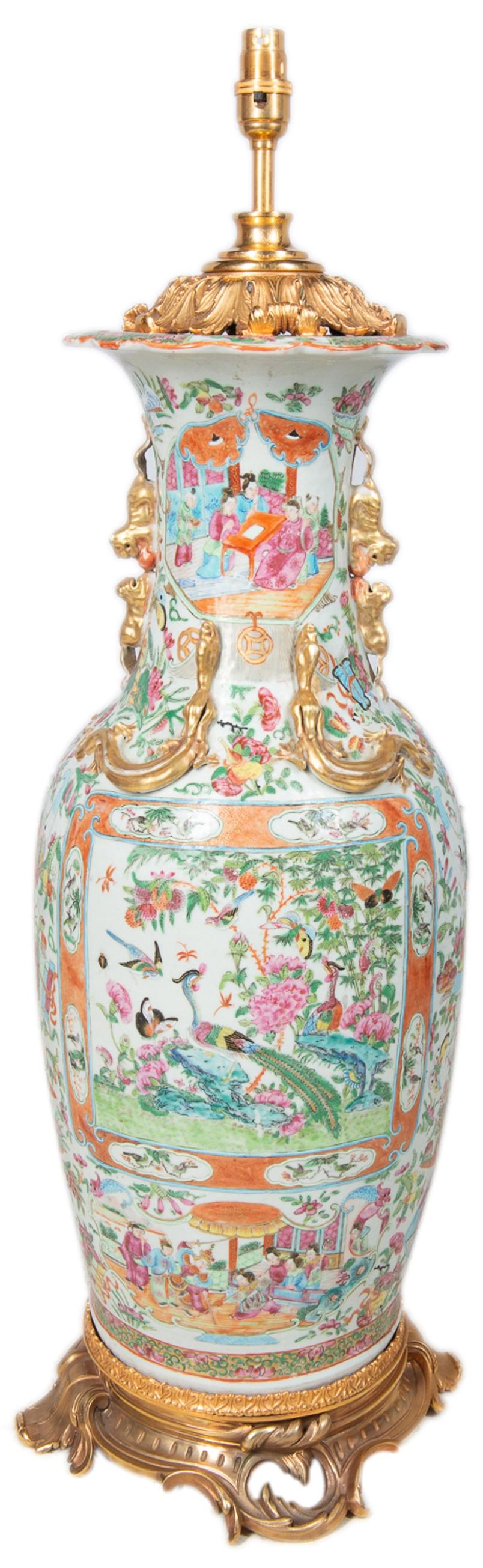 Grand vase / lampe chinoise du 19ème siècle à médaillon en forme de rose 1