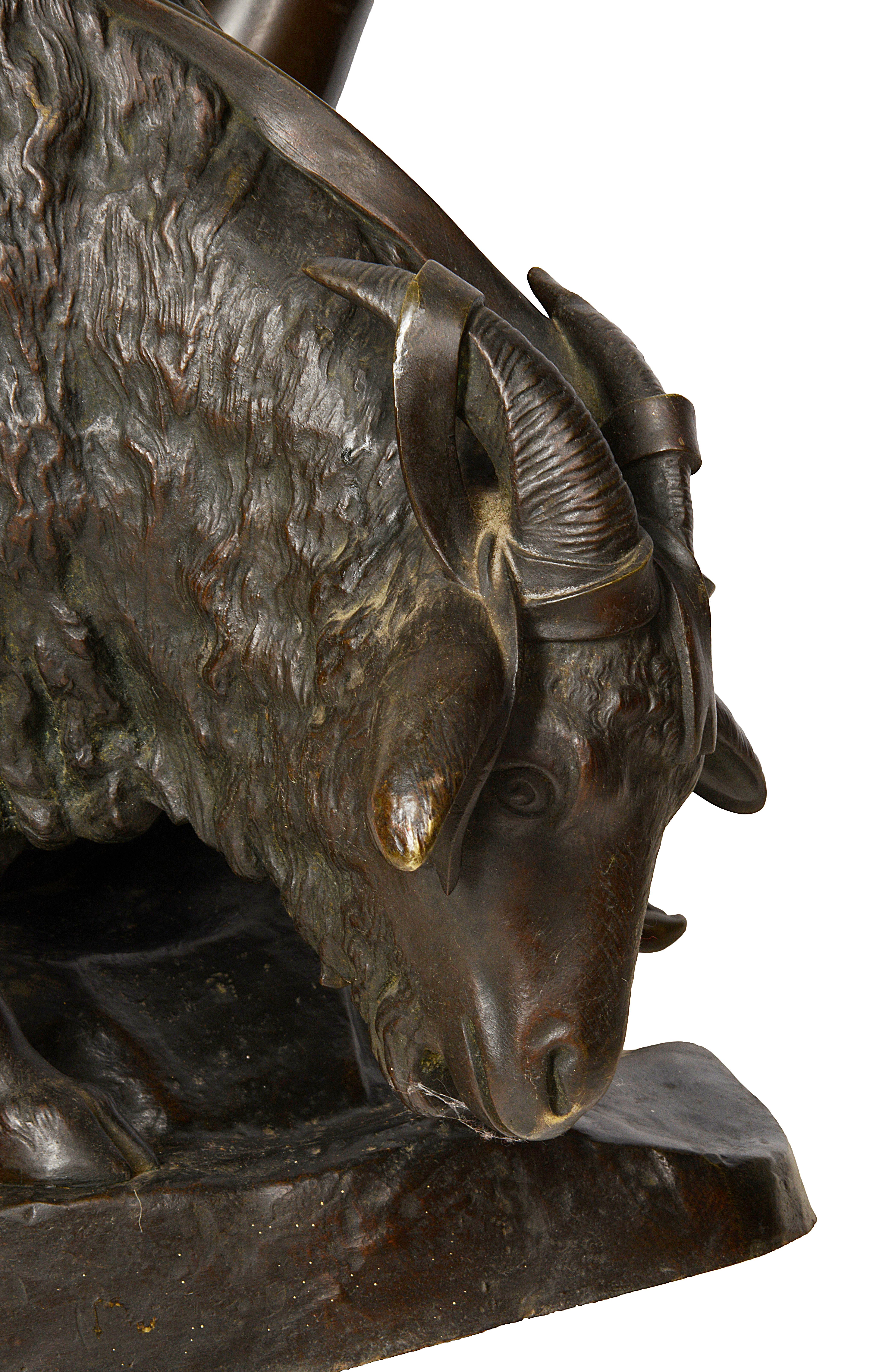Grande statue d'Amalthée en bronze classique du XIXe siècle en vente 1