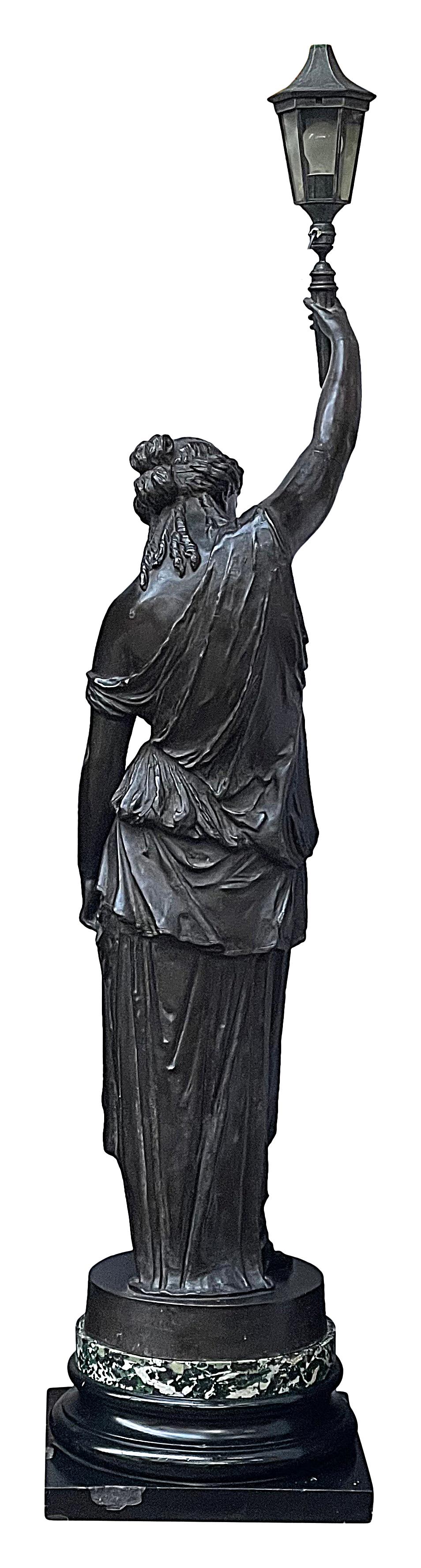 Große klassische Bronzetorches des 19. Jahrhunderts (Klassisch-griechisch) im Angebot