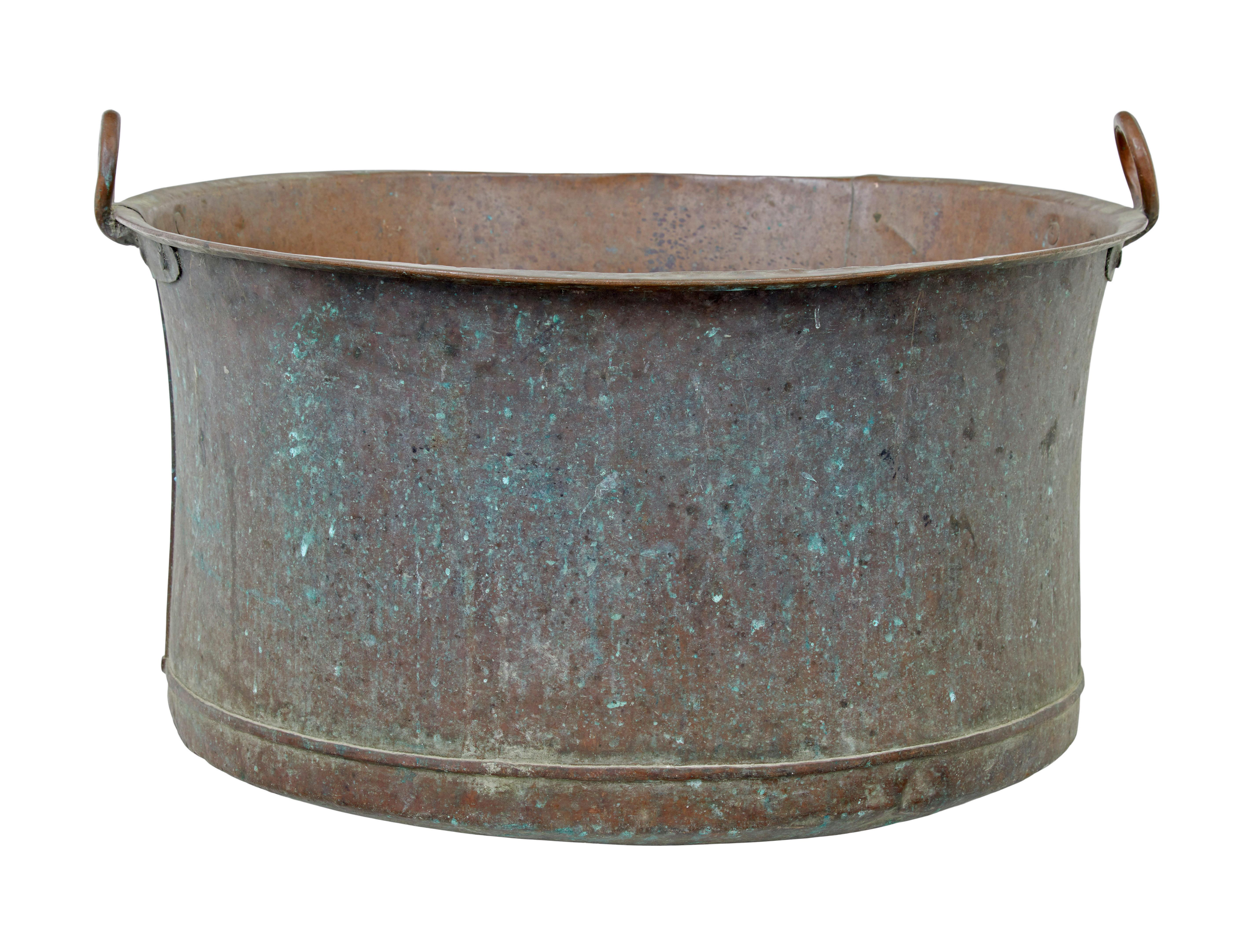 Gran olla del siglo XIX con pátina original Hecho a mano en venta