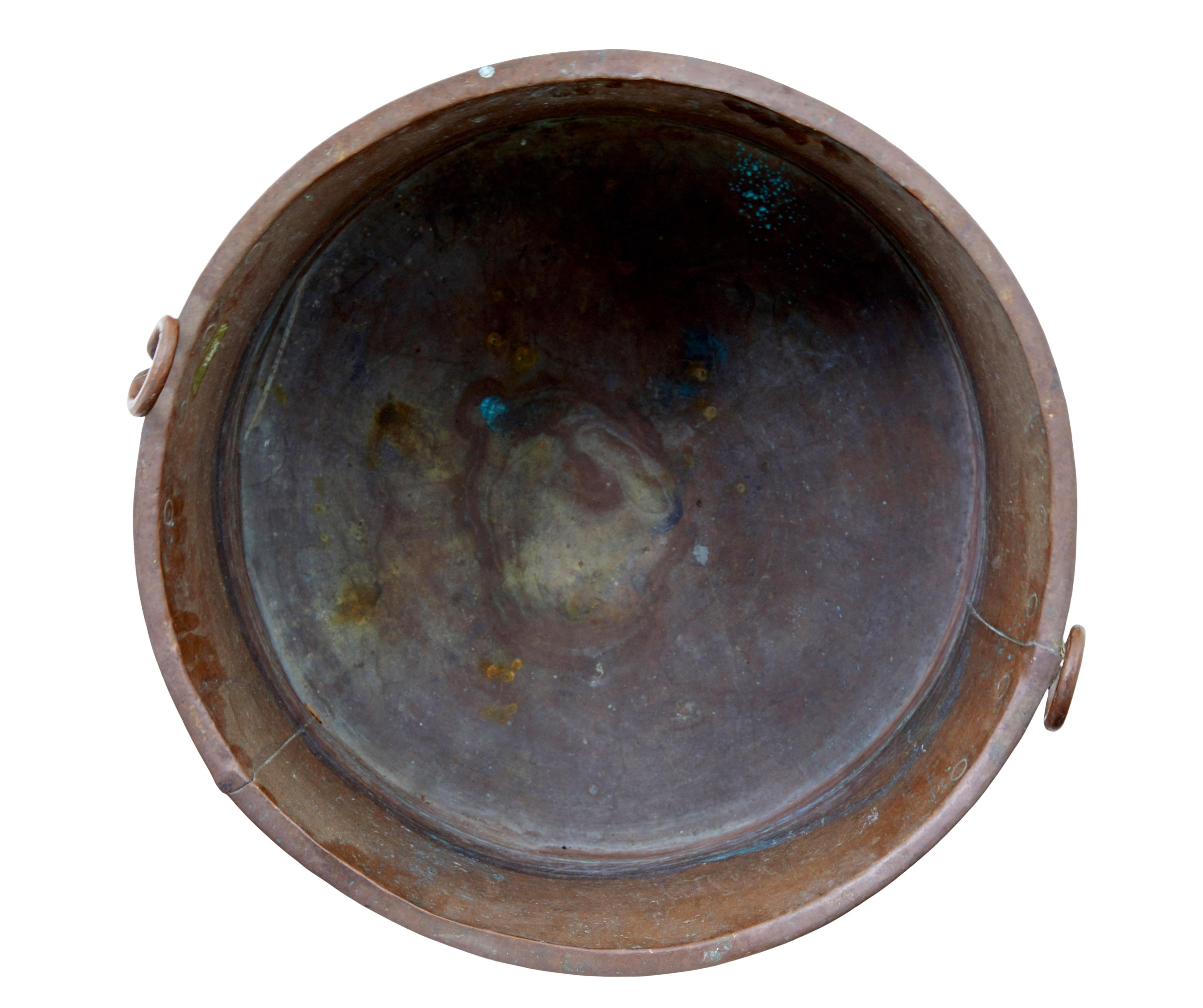 Large 19th century cooking pot with original patina In Good Condition In Debenham, Suffolk