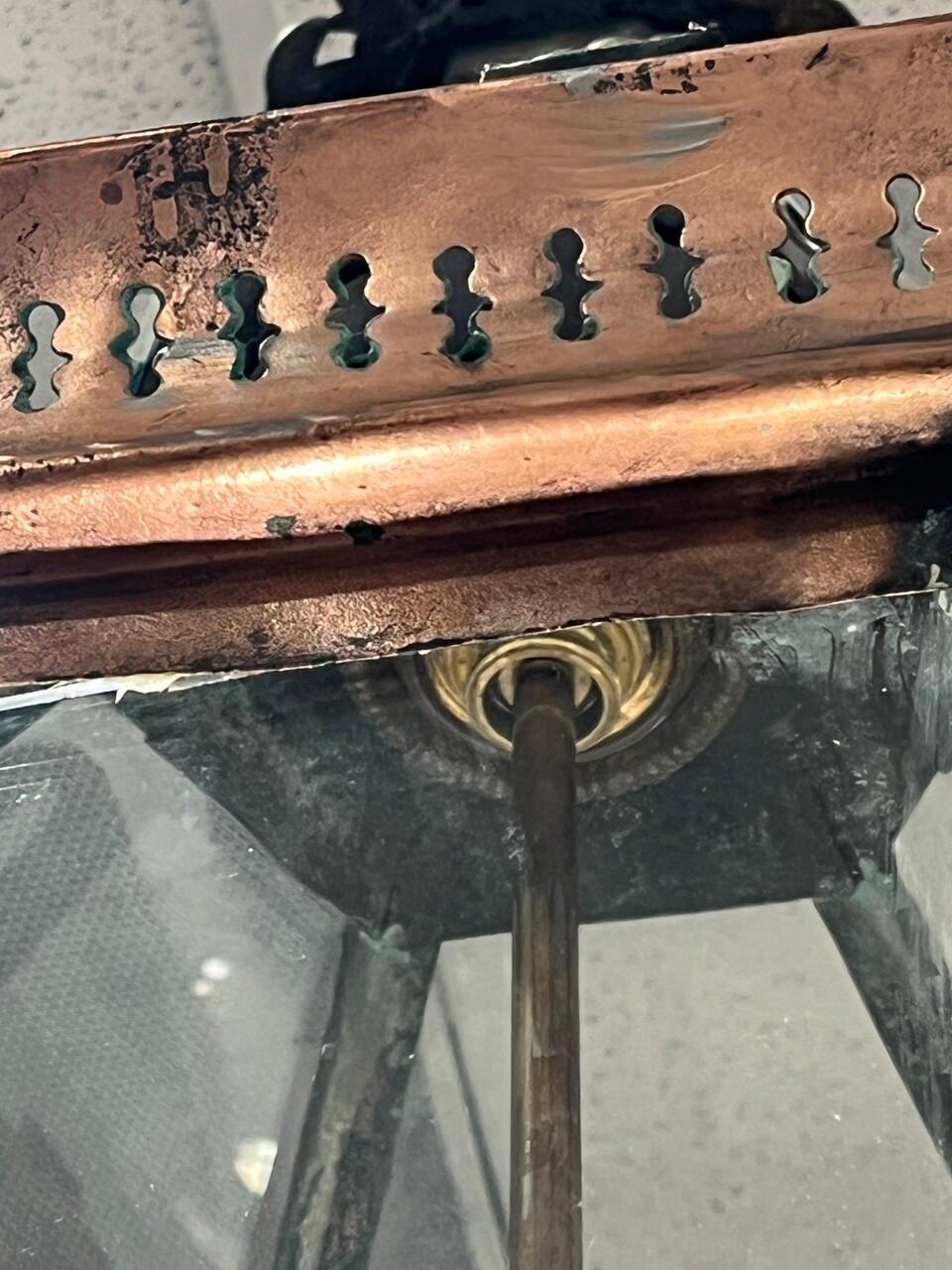 Grand lustre-lanterne français en cuivre et laiton du XIXe siècle Bon état - En vente à Houston, TX