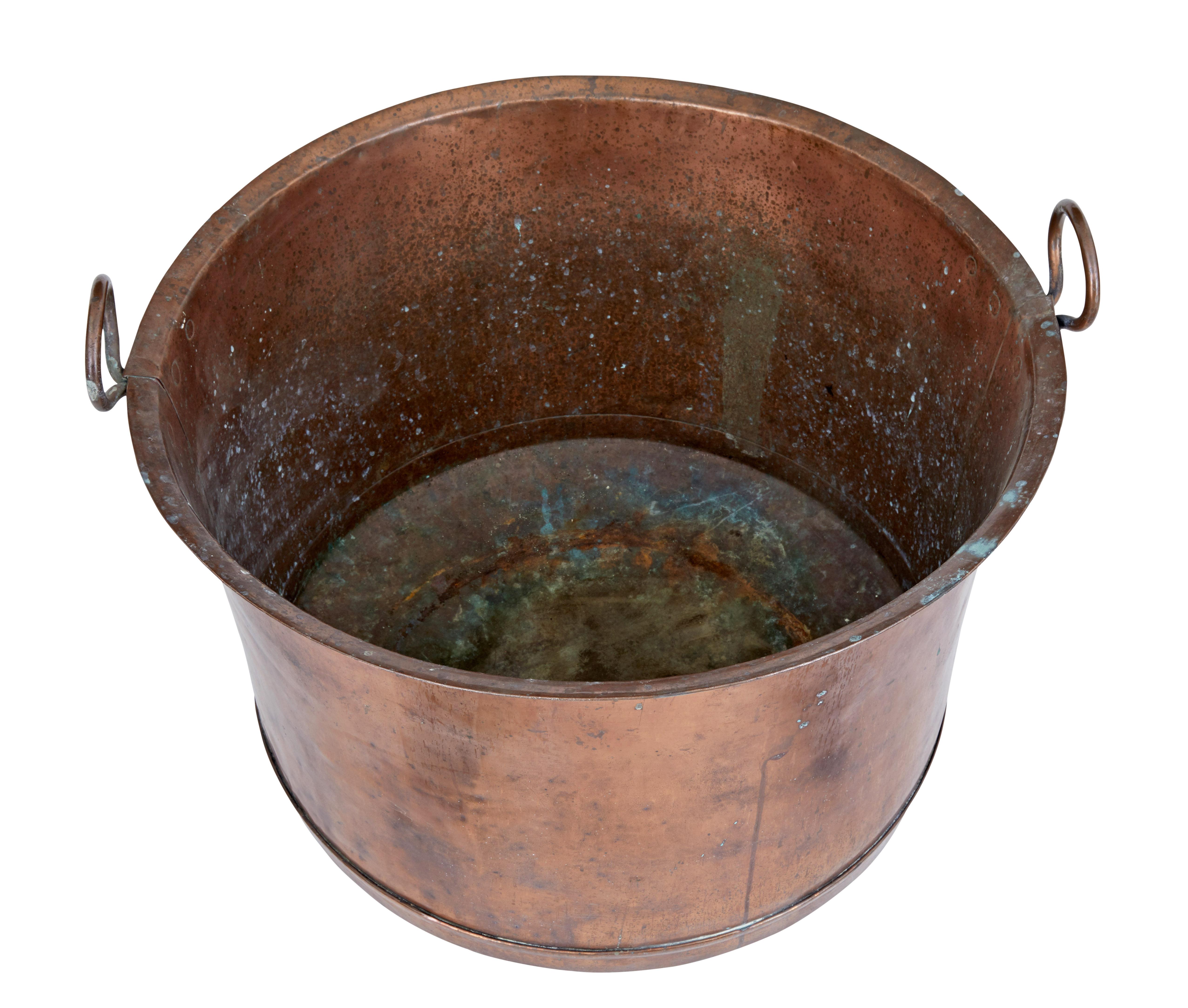 Good quality copper cooking pot, circa 1890.

Circular cooking pot with 2 handles and rounded base. Now ideal for use as a log bin or decorative storage.

Surface marks and staining.