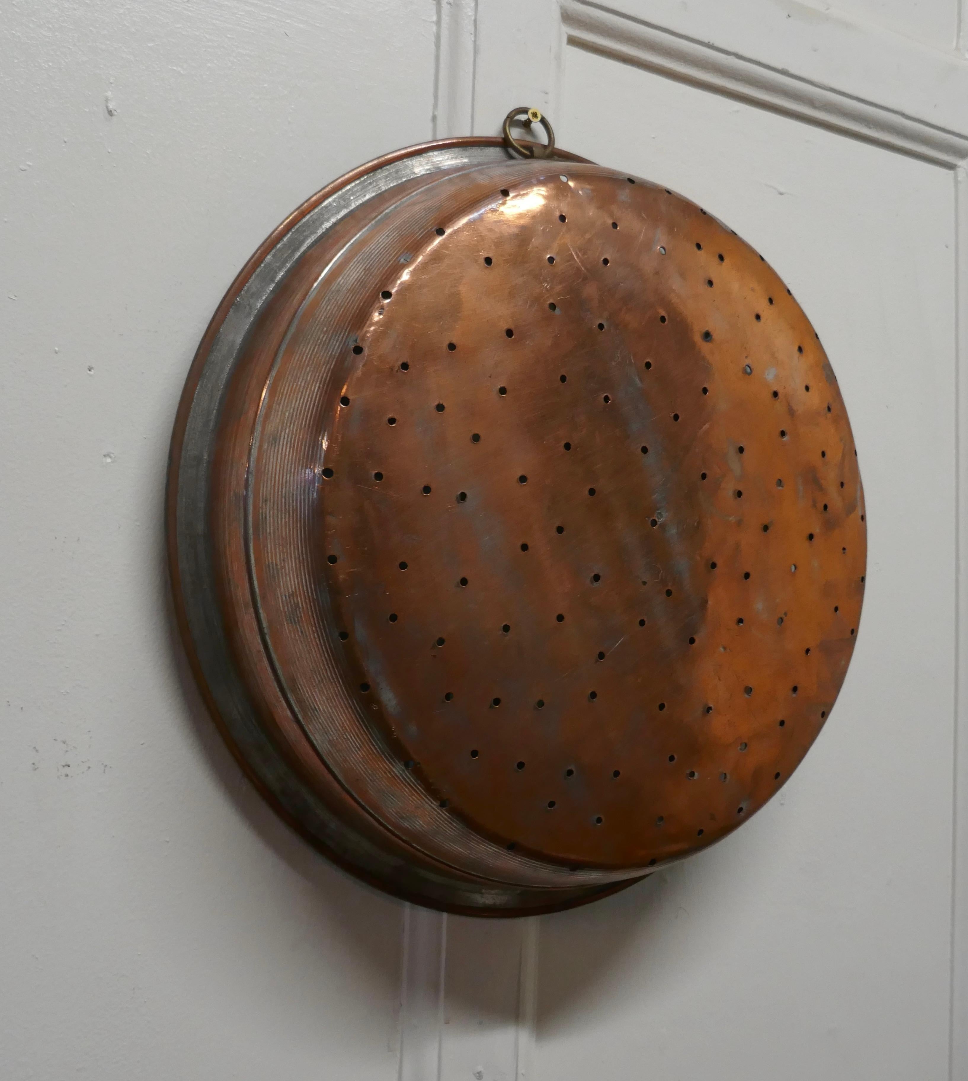 Large 19th Century Copper Draining Dish In Good Condition For Sale In Chillerton, Isle of Wight
