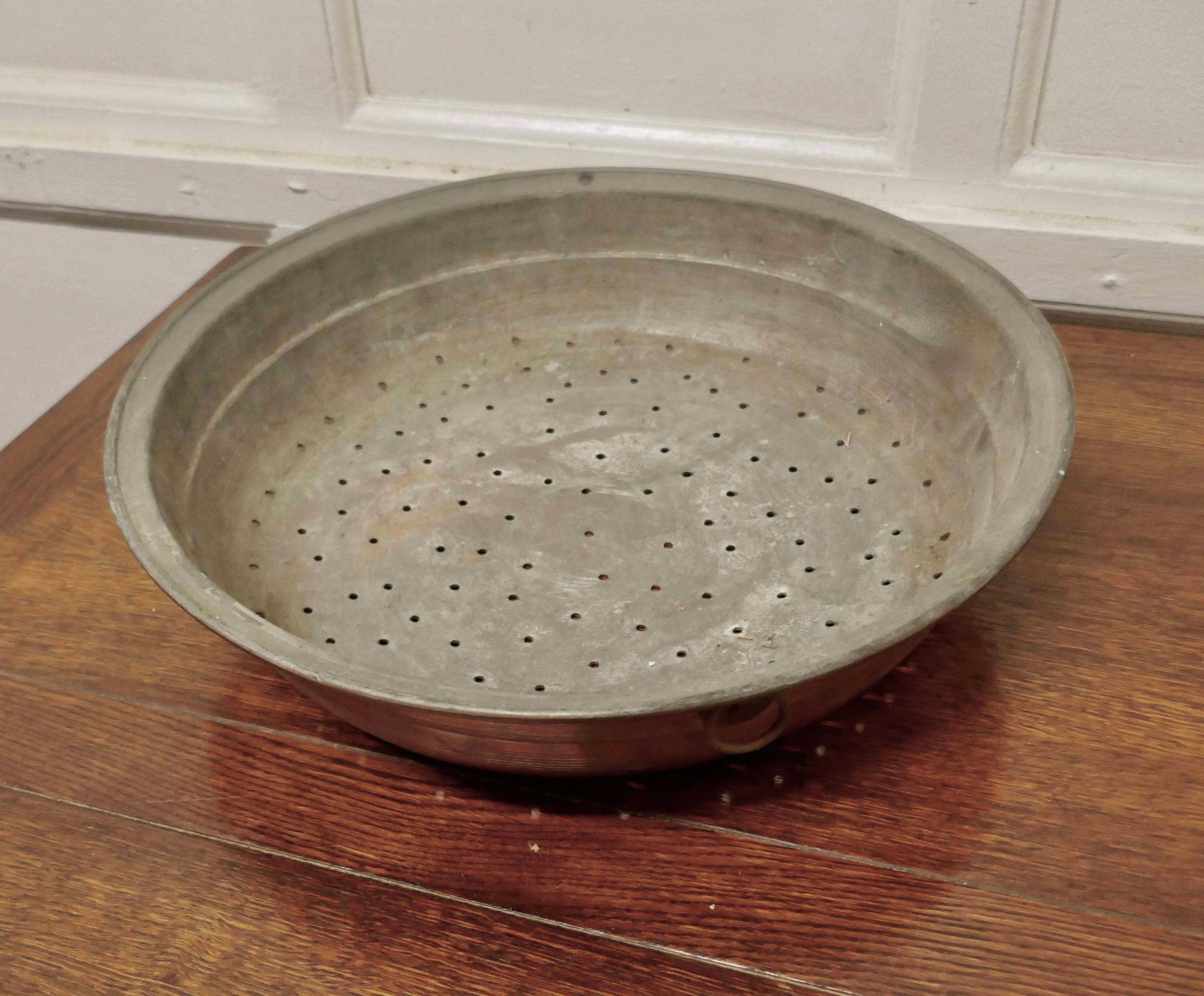 Large 19th Century Copper Draining Dish For Sale 2