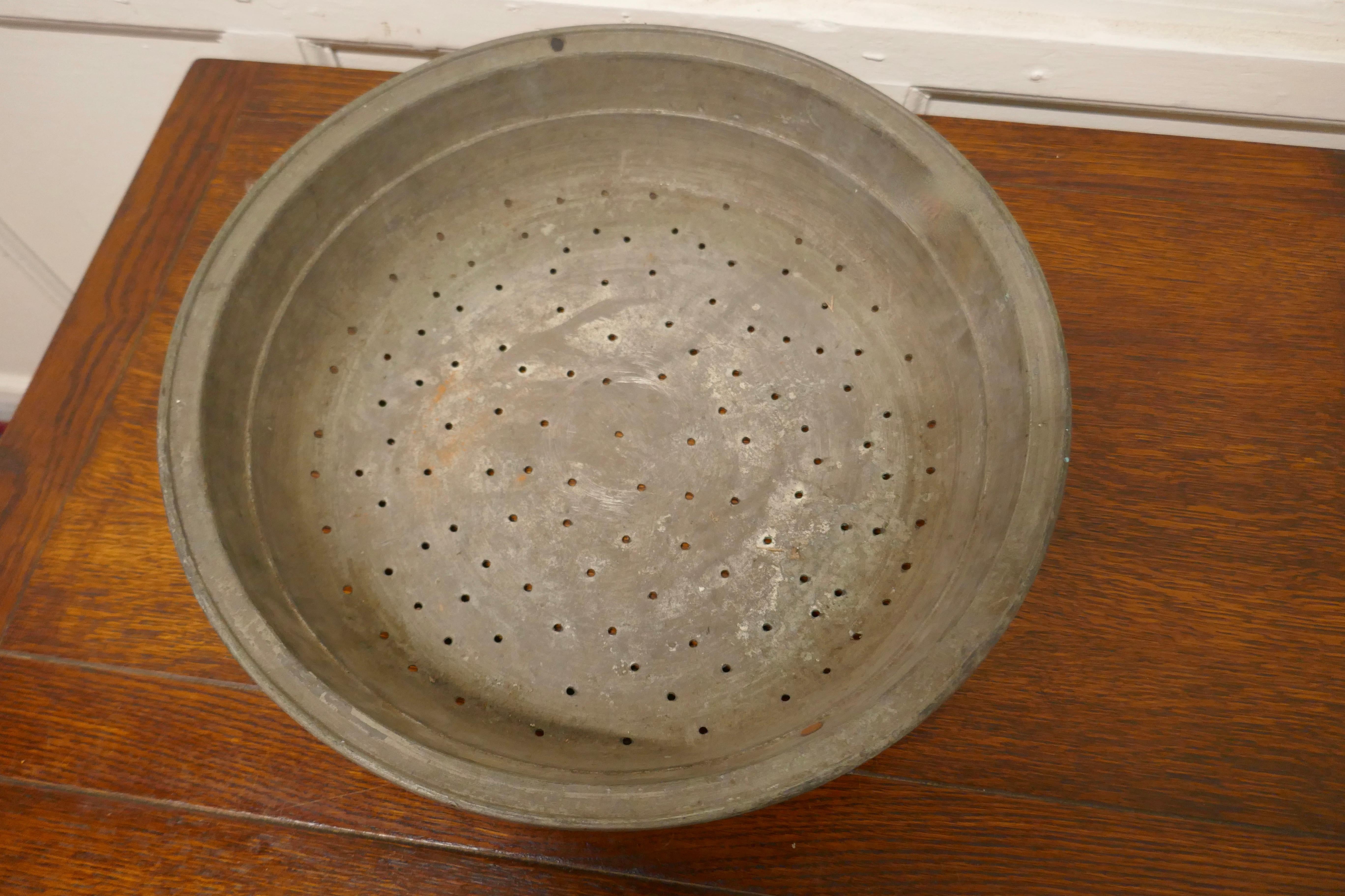 Large 19th Century Copper Draining Dish For Sale 3