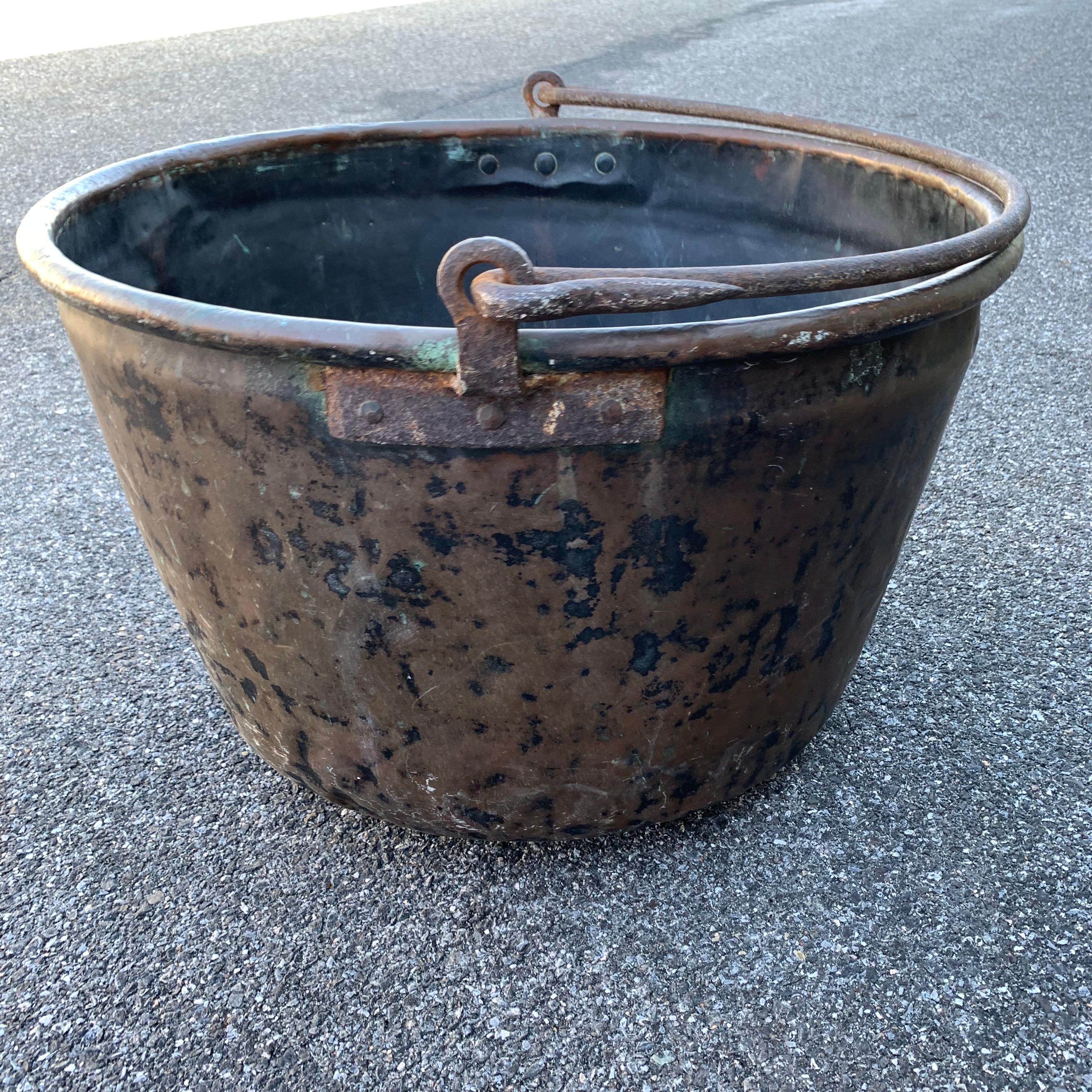 Large 19th Century Copper Fireplace Cauldron Or Log Holder In Good Condition In Haddonfield, NJ
