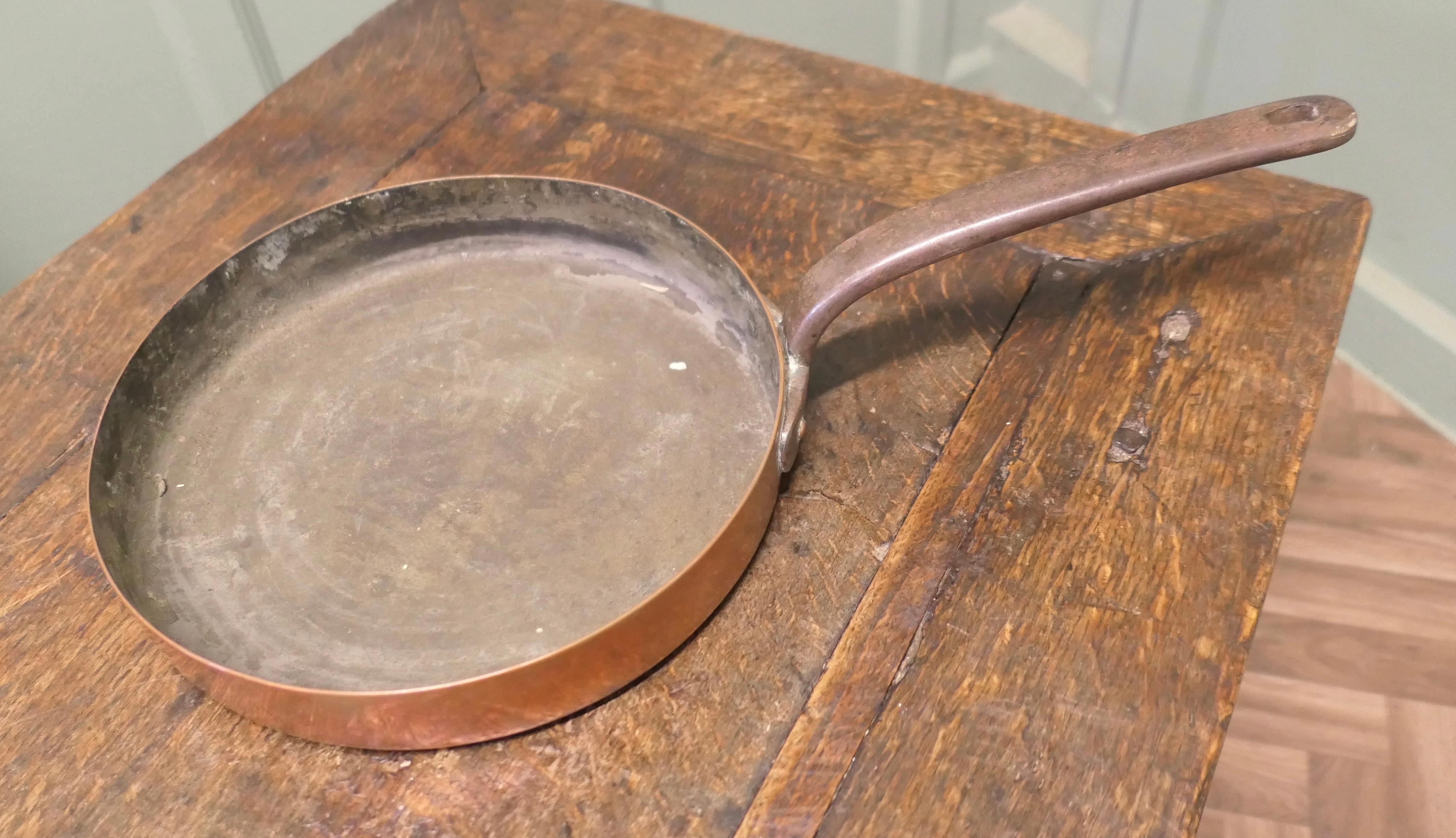 Large 19th Century Copper Frying Pan For Sale 2
