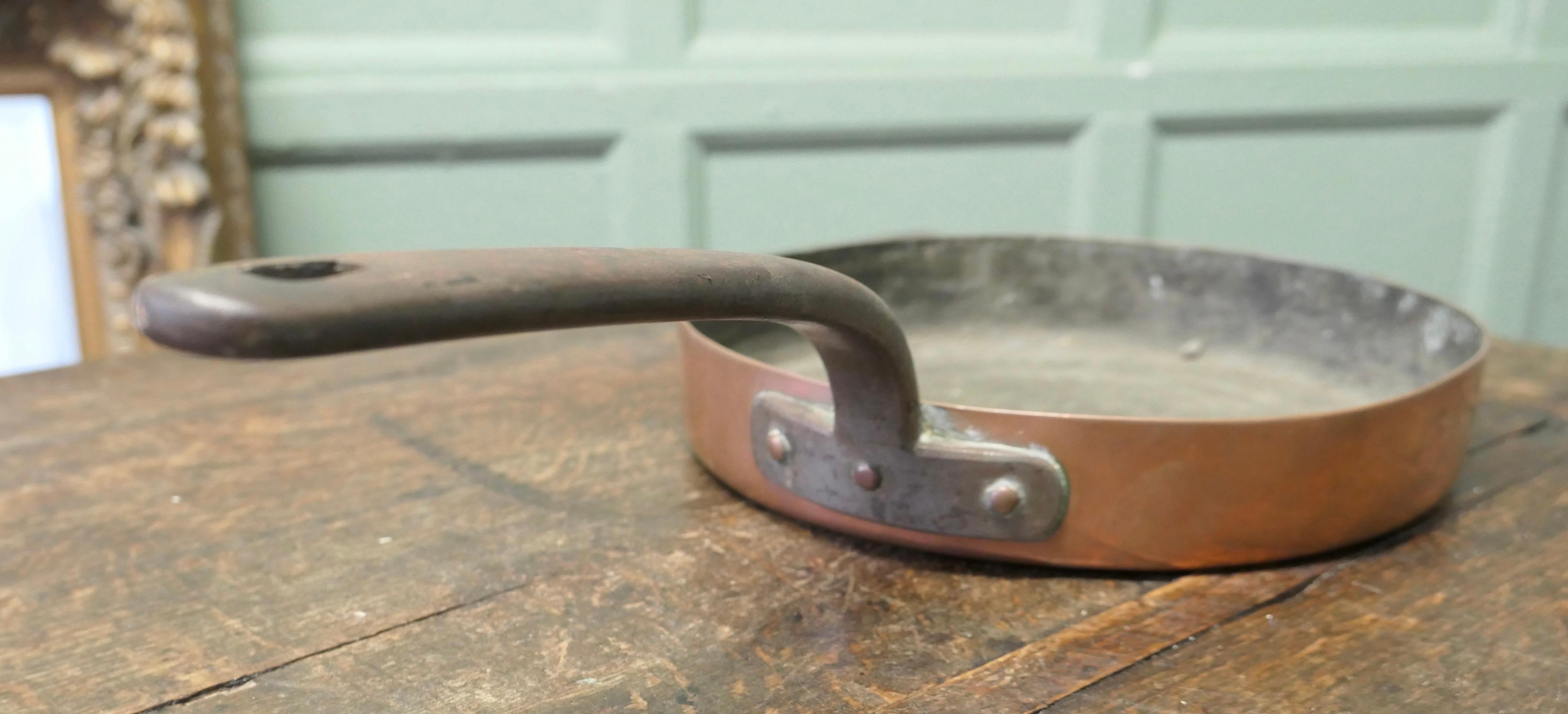 Large 19th Century Copper Frying Pan For Sale 3