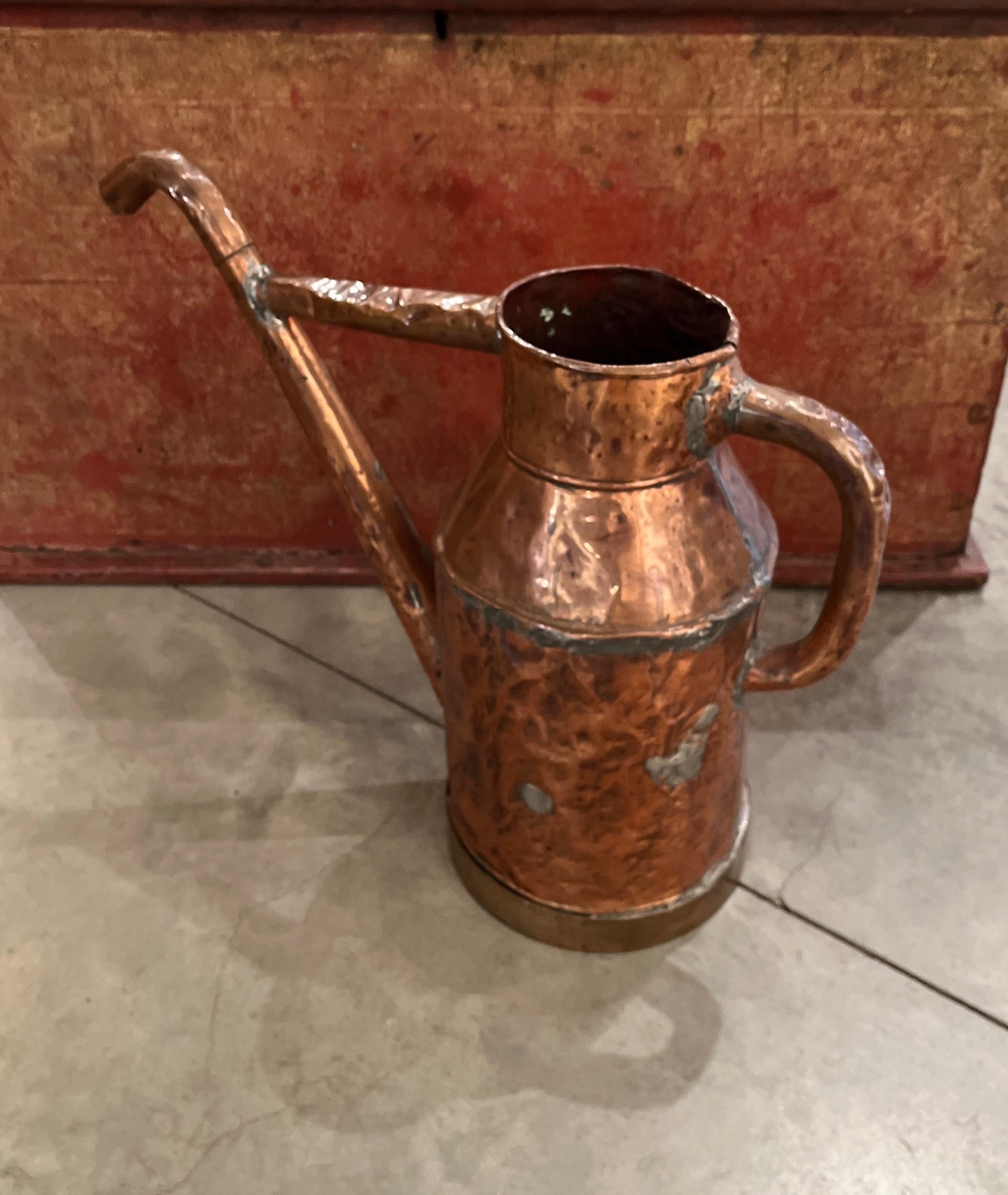 Großer Ölkrug aus Kupfer aus dem 19. Jahrhundert im Angebot 13
