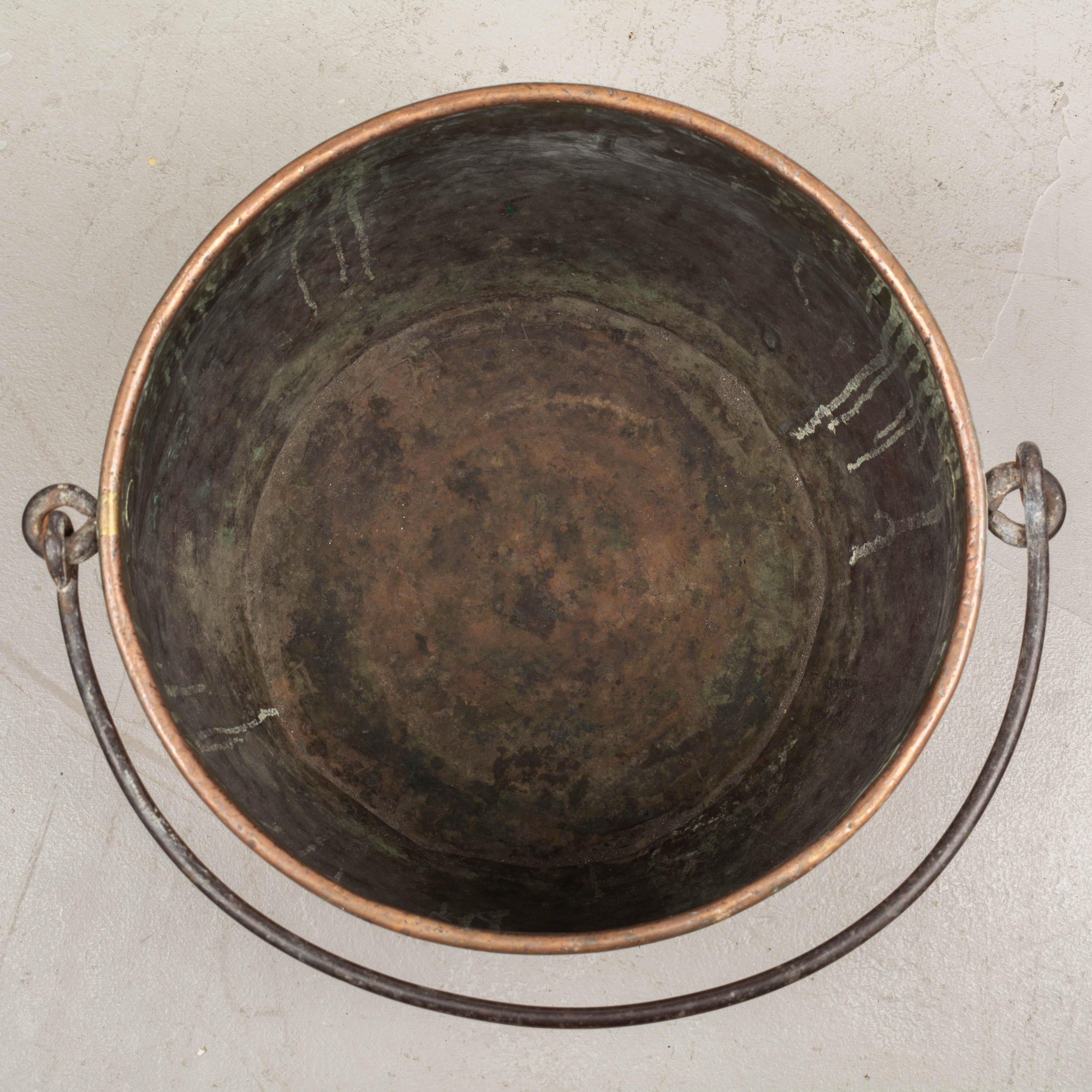 Großer kupferfarbener Stocktopf oder Cauldron aus dem 19. Jahrhundert im Angebot 3