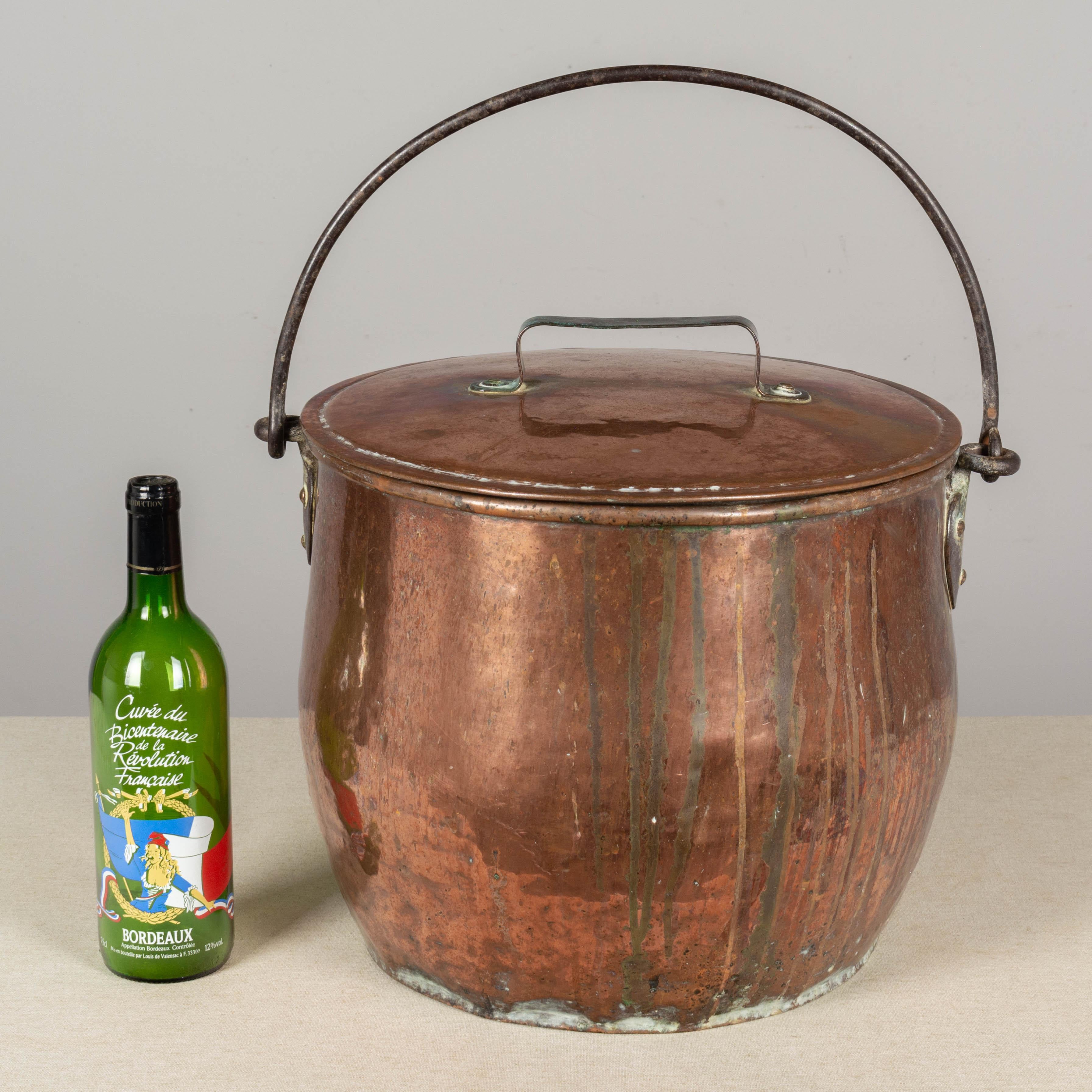 Großer kupferfarbener Stocktopf oder Cauldron aus dem 19. Jahrhundert (Rustikal) im Angebot