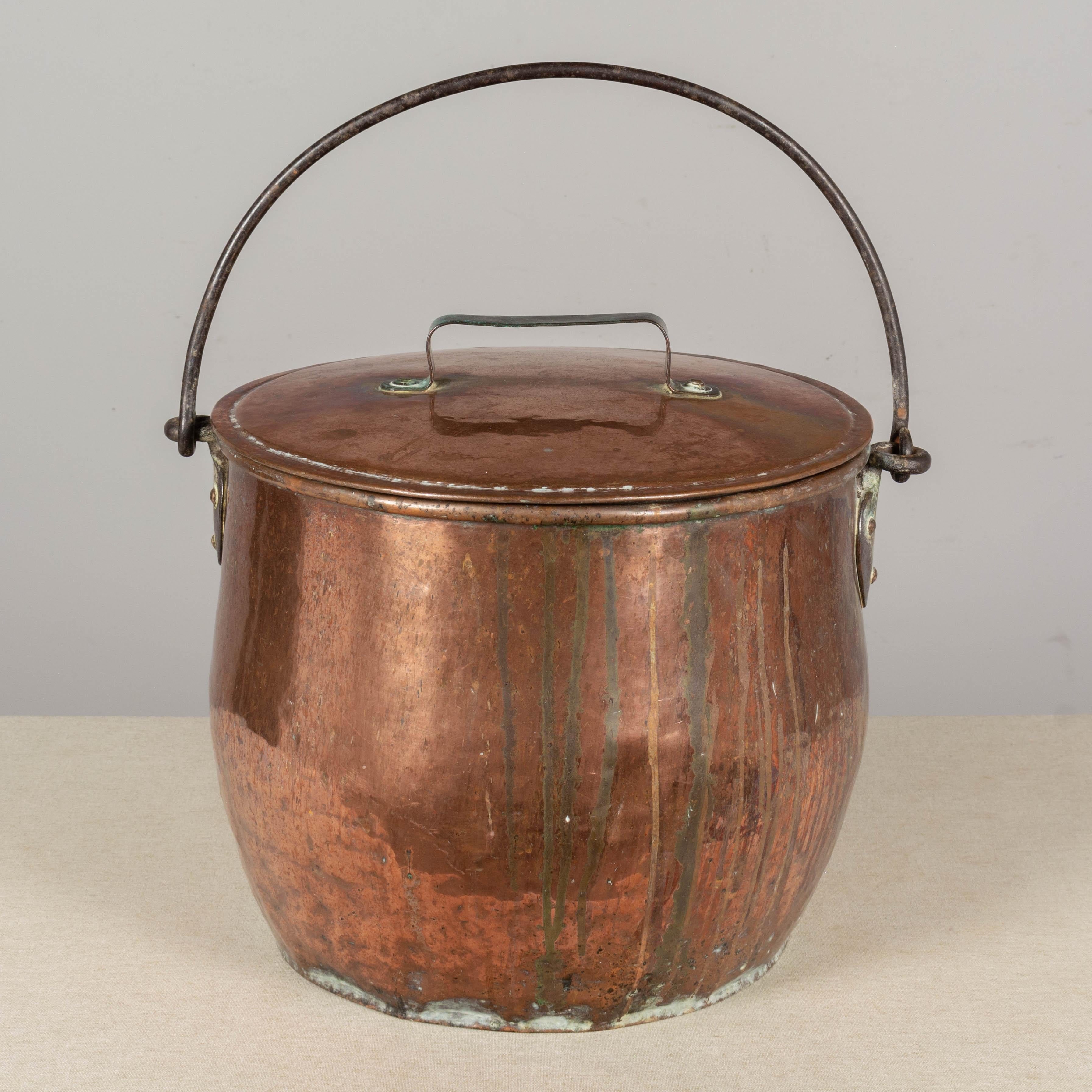 Großer kupferfarbener Stocktopf oder Cauldron aus dem 19. Jahrhundert (Französisch) im Angebot