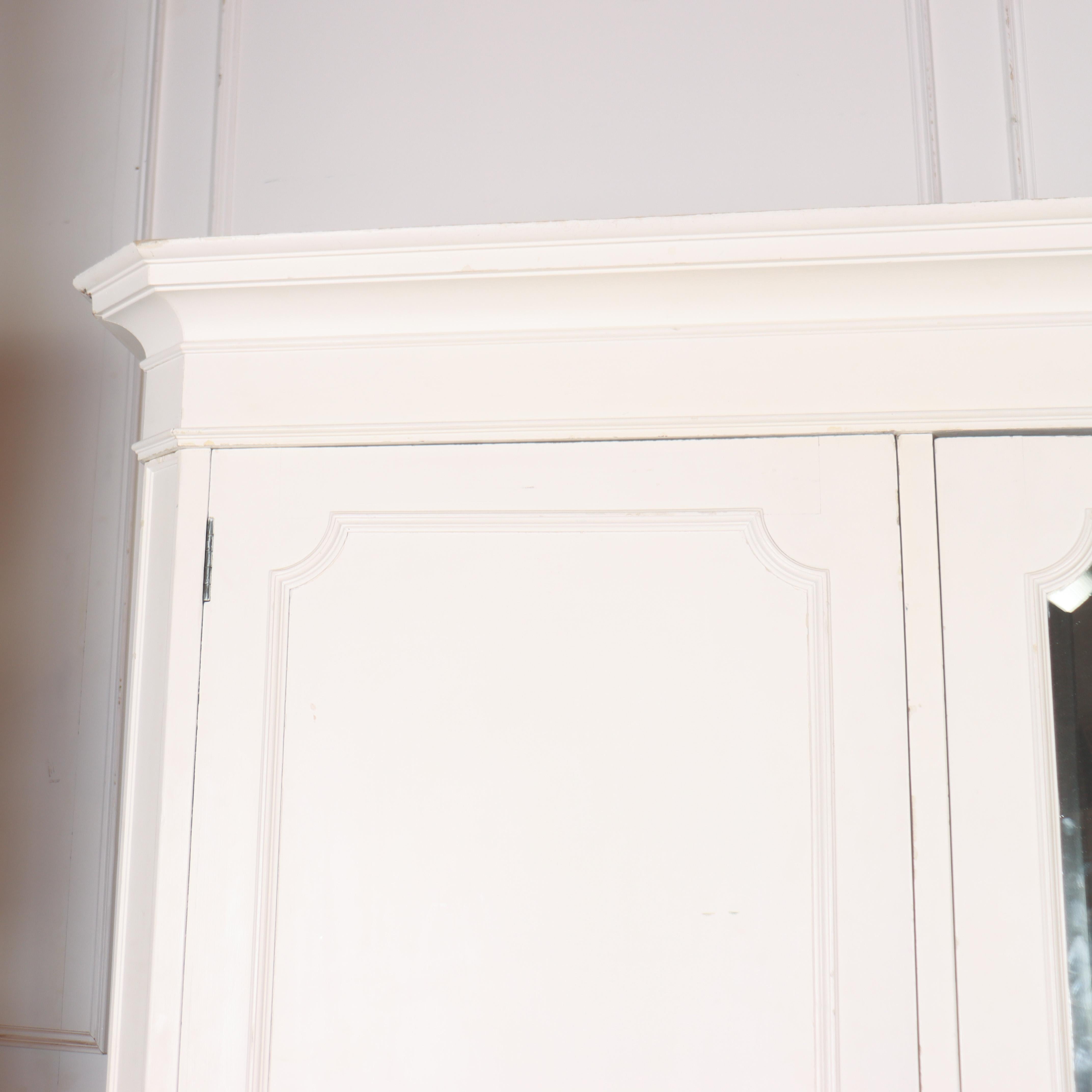 Victorien Grande armoire de campagne du 19e siècle en vente