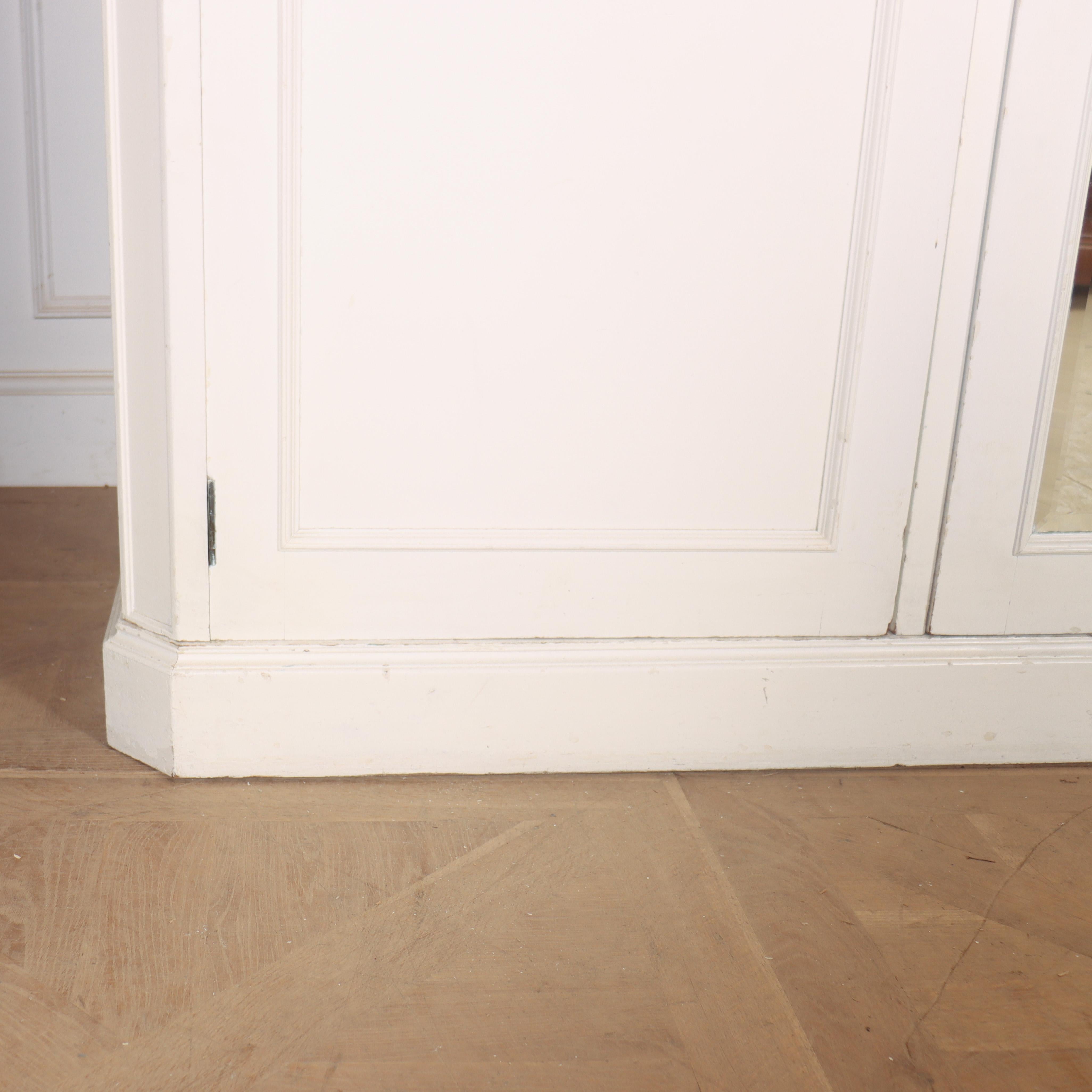 Anglais Grande armoire de campagne du 19e siècle en vente