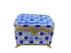 Gran caja de cristal del siglo XIX con decoración de esmalte azul