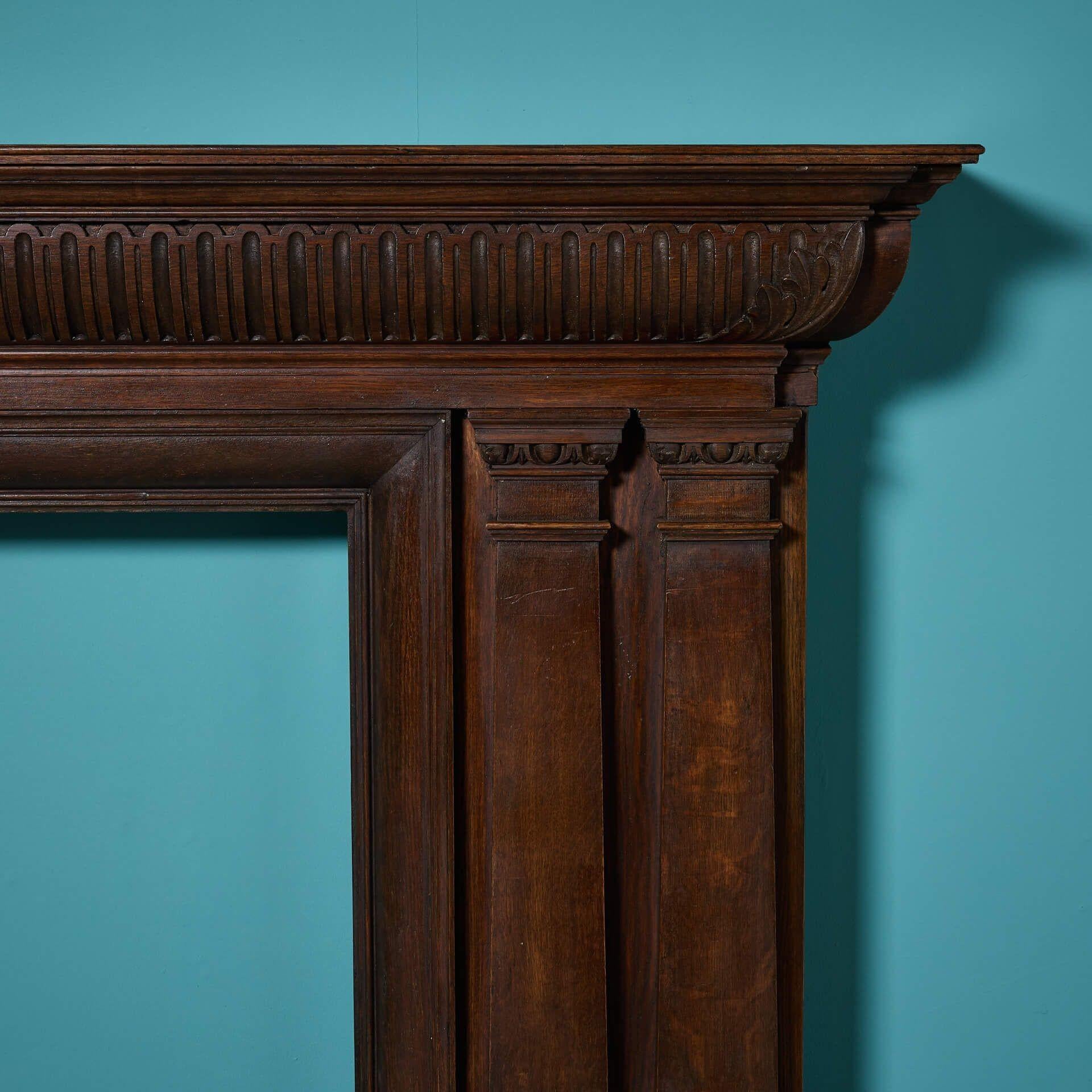 Inglese Grande camino vittoriano in Oak scuro del XIX secolo in vendita