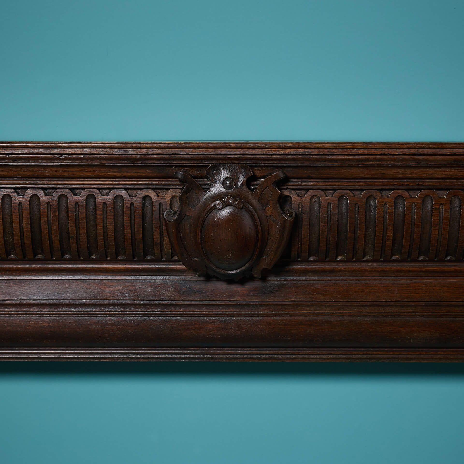 Legno Grande camino vittoriano in Oak scuro del XIX secolo in vendita