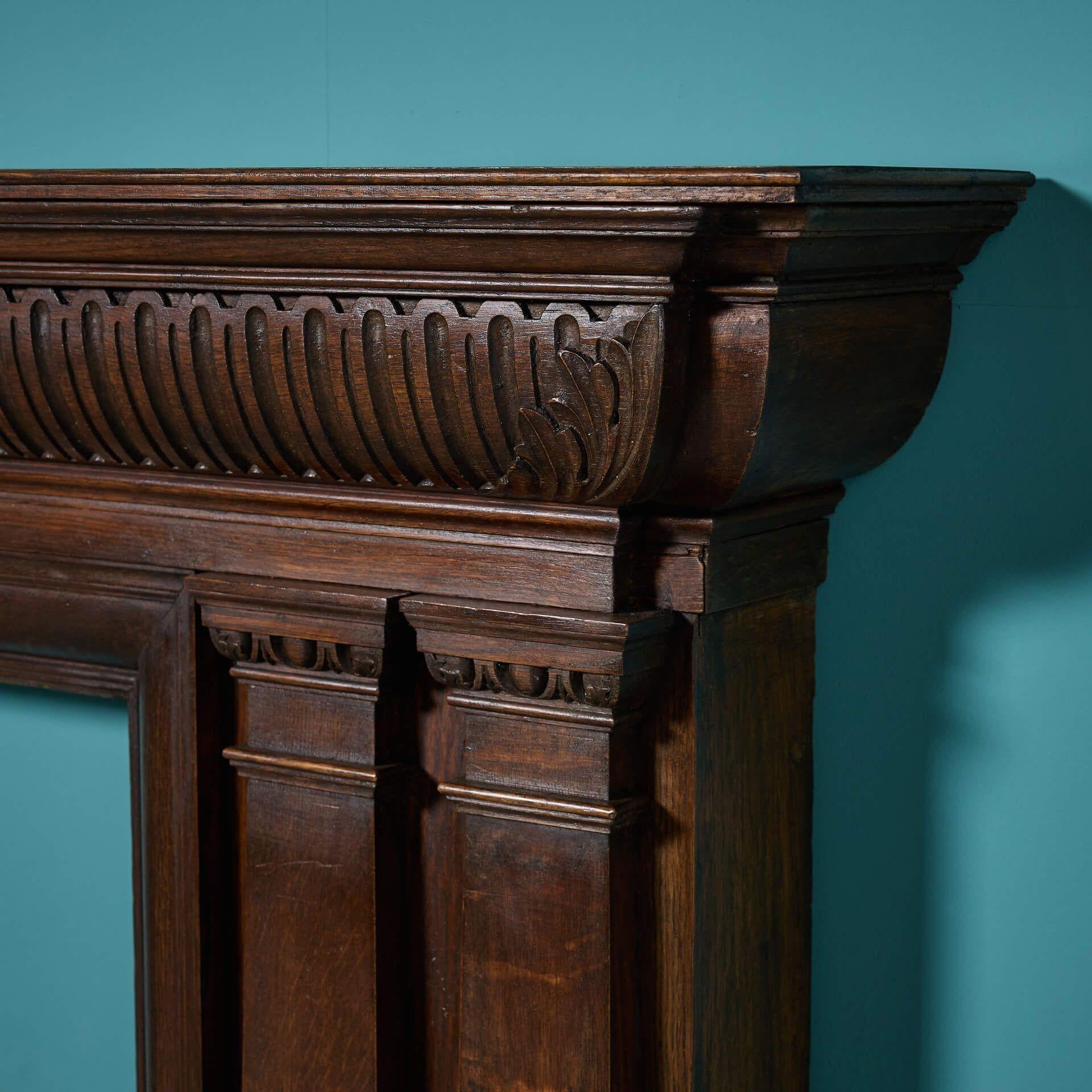 Grande camino vittoriano in Oak scuro del XIX secolo in vendita 1