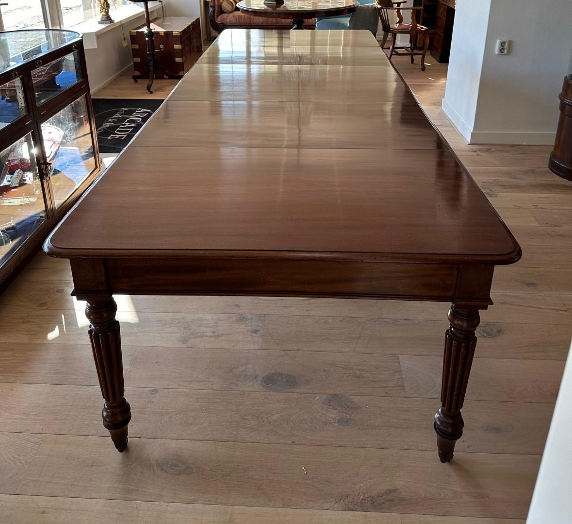 Large 19th Century dining table 3
