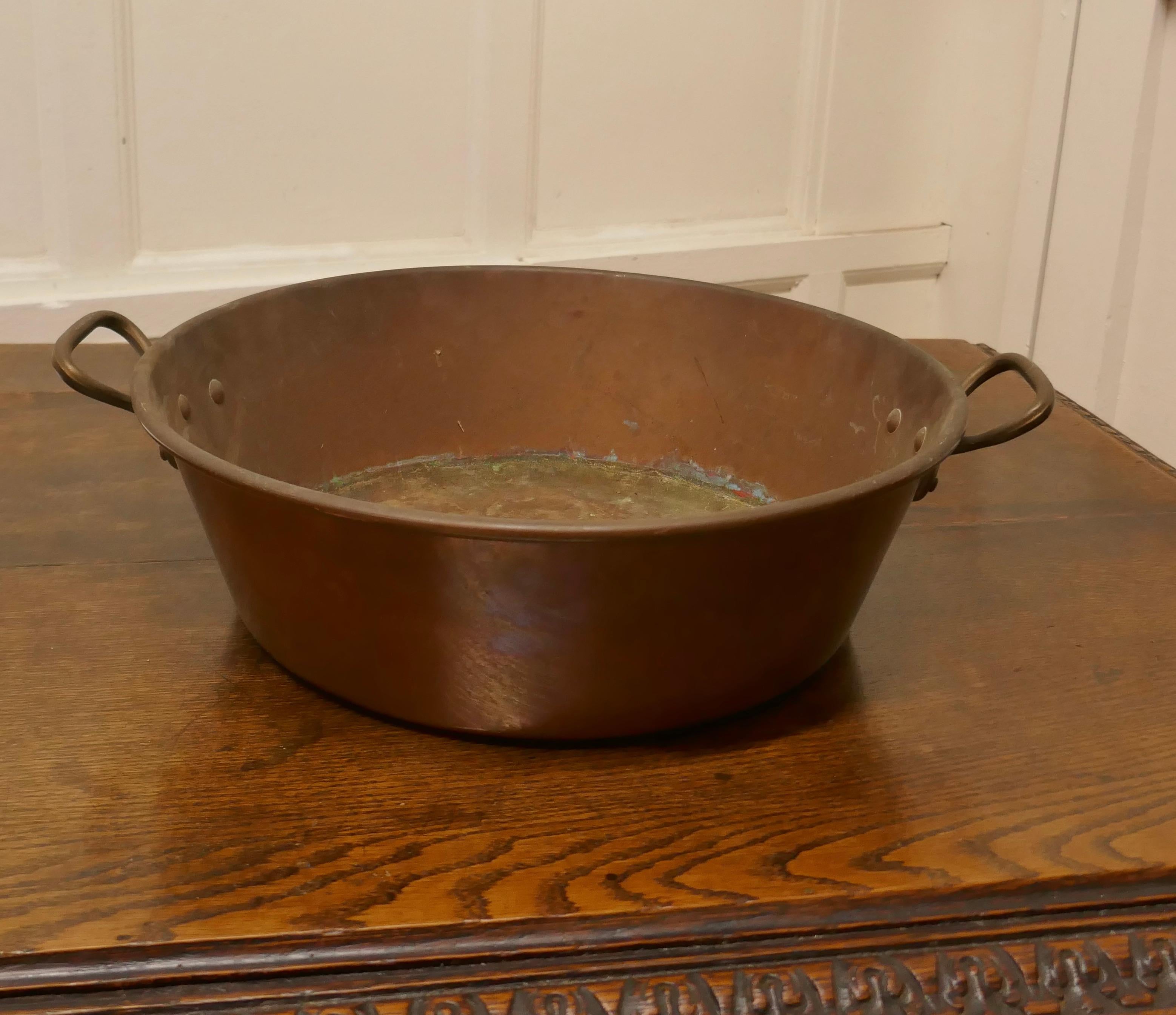 Large 19th Century Double Handled Beaten Copper Pan For Sale 2